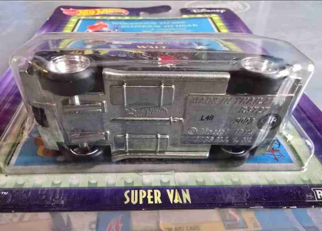 Autito Super Van HotWheels Premium Disney La Bella - miniatura 4