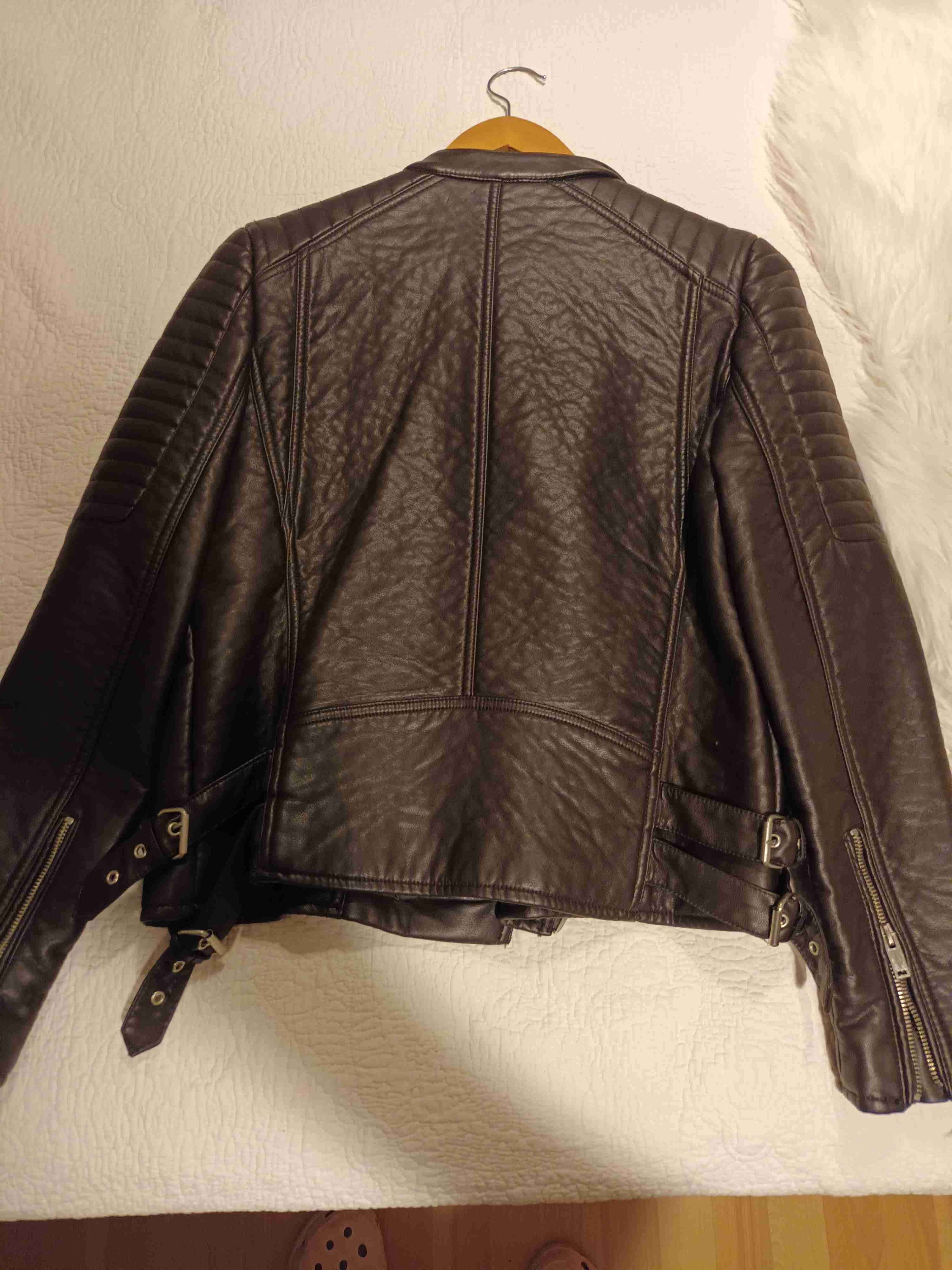Chaqueta marrón cuero sintético,con cierre metáli - miniatura 3