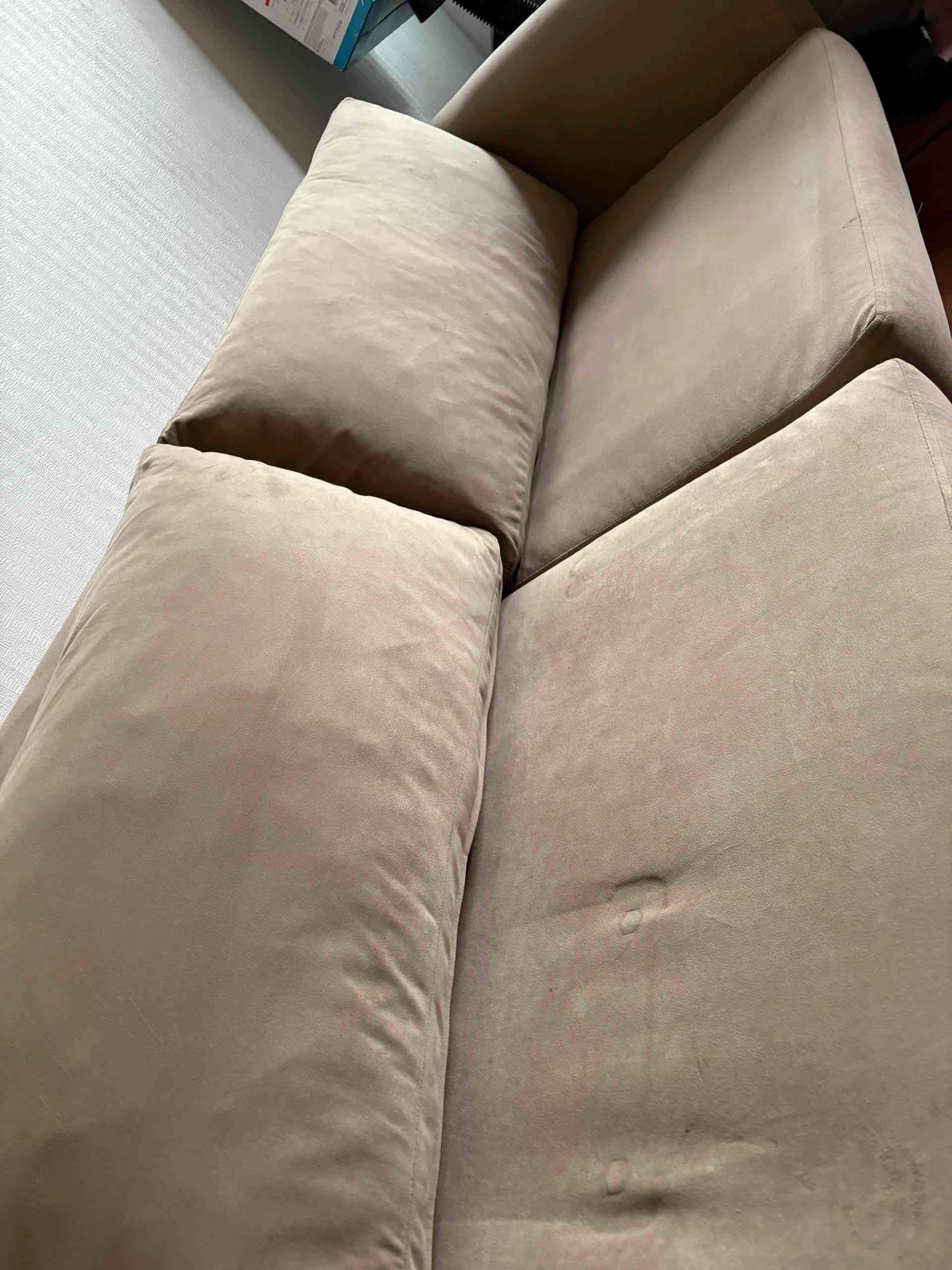 Sofá beige en buen estado - miniatura 2