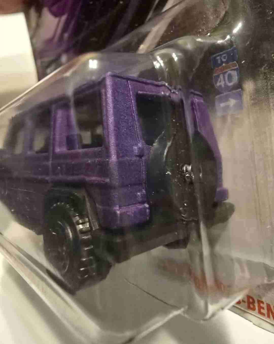 Auto Matchbox Mercedes Benz G550 Purpura 4x4 1:64 - miniatura 4