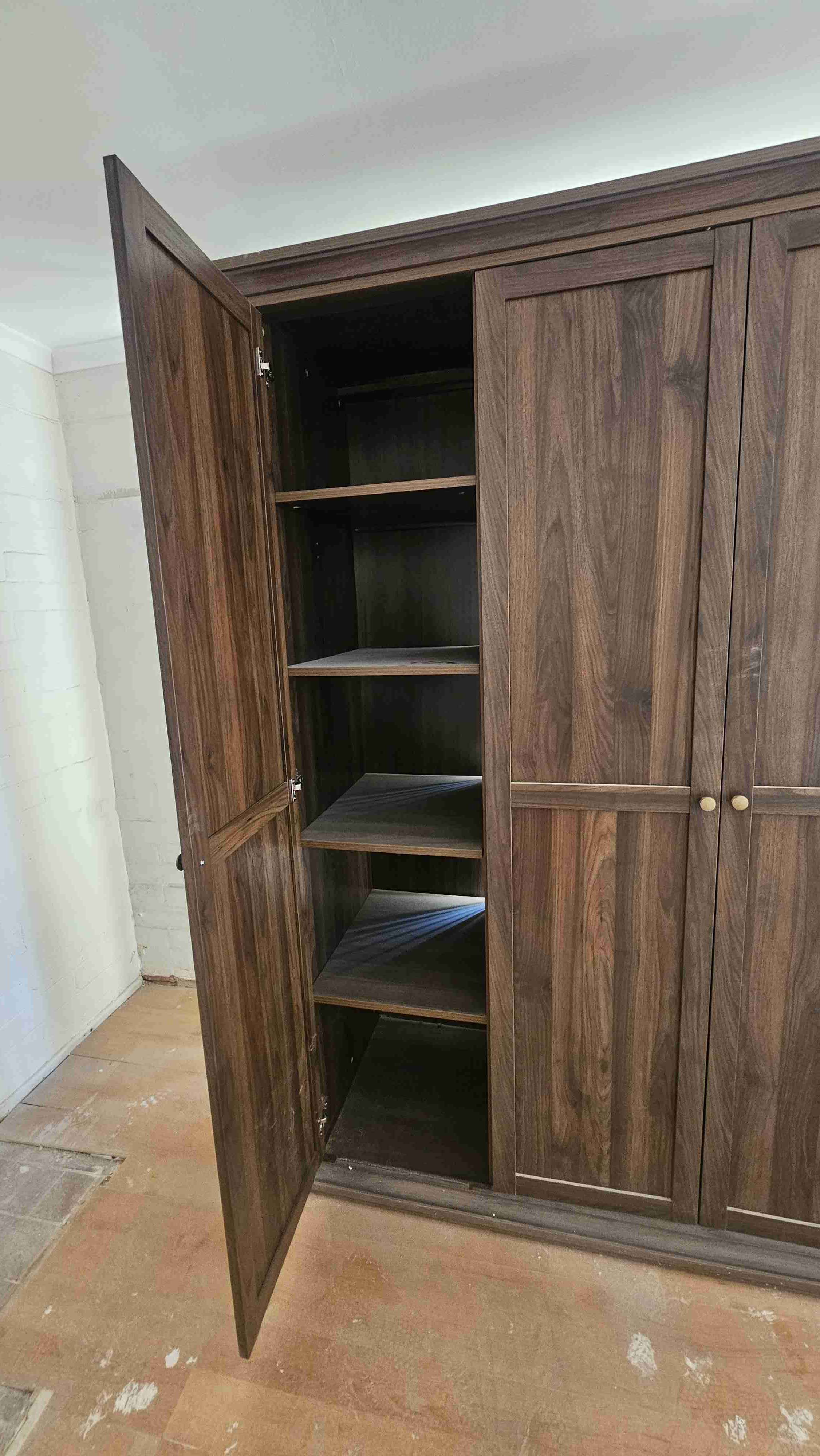 Armario de 4 cuerpos oscuro - miniatura 4