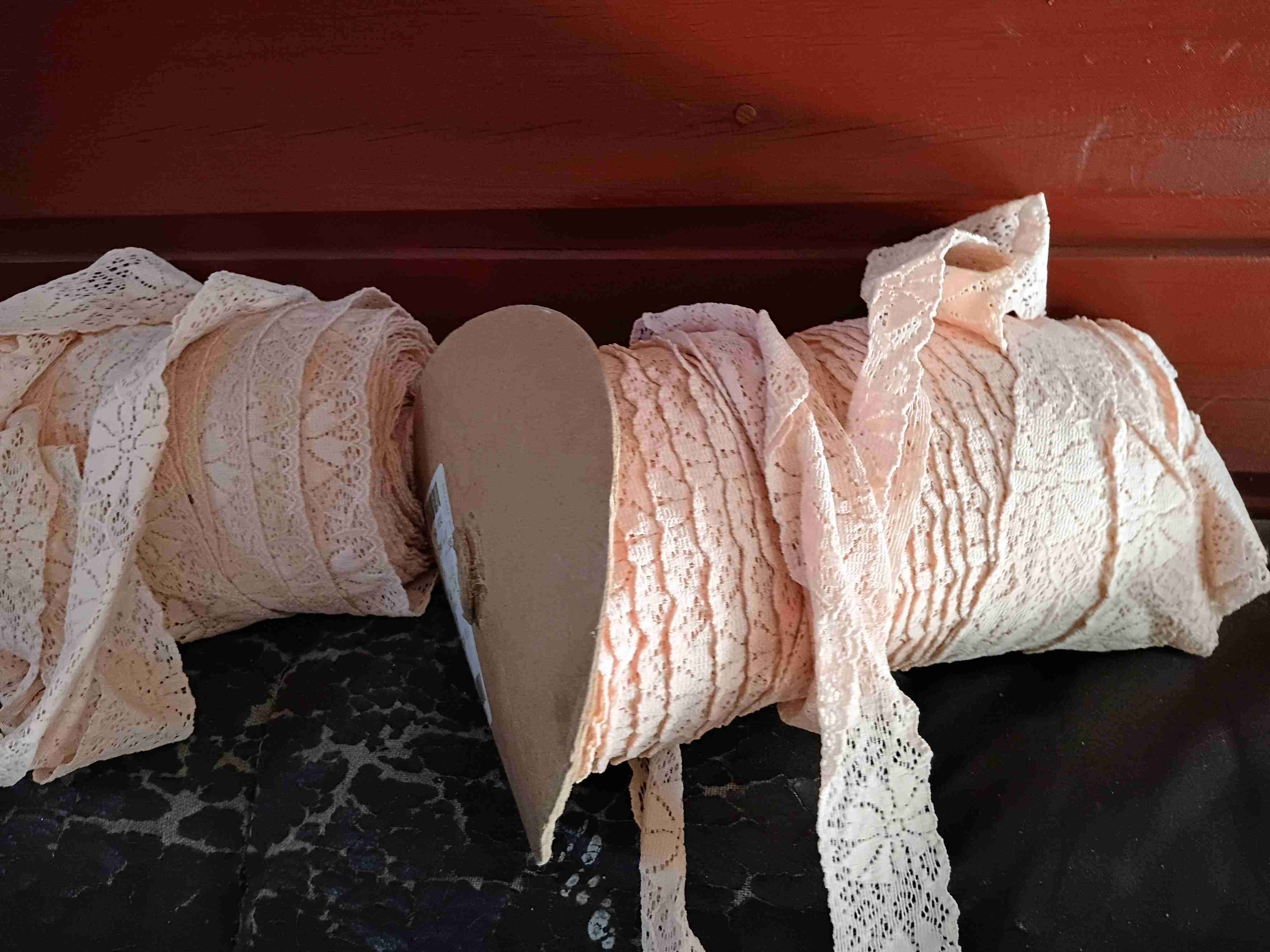 Encaje rosa para manualidades - miniatura 2