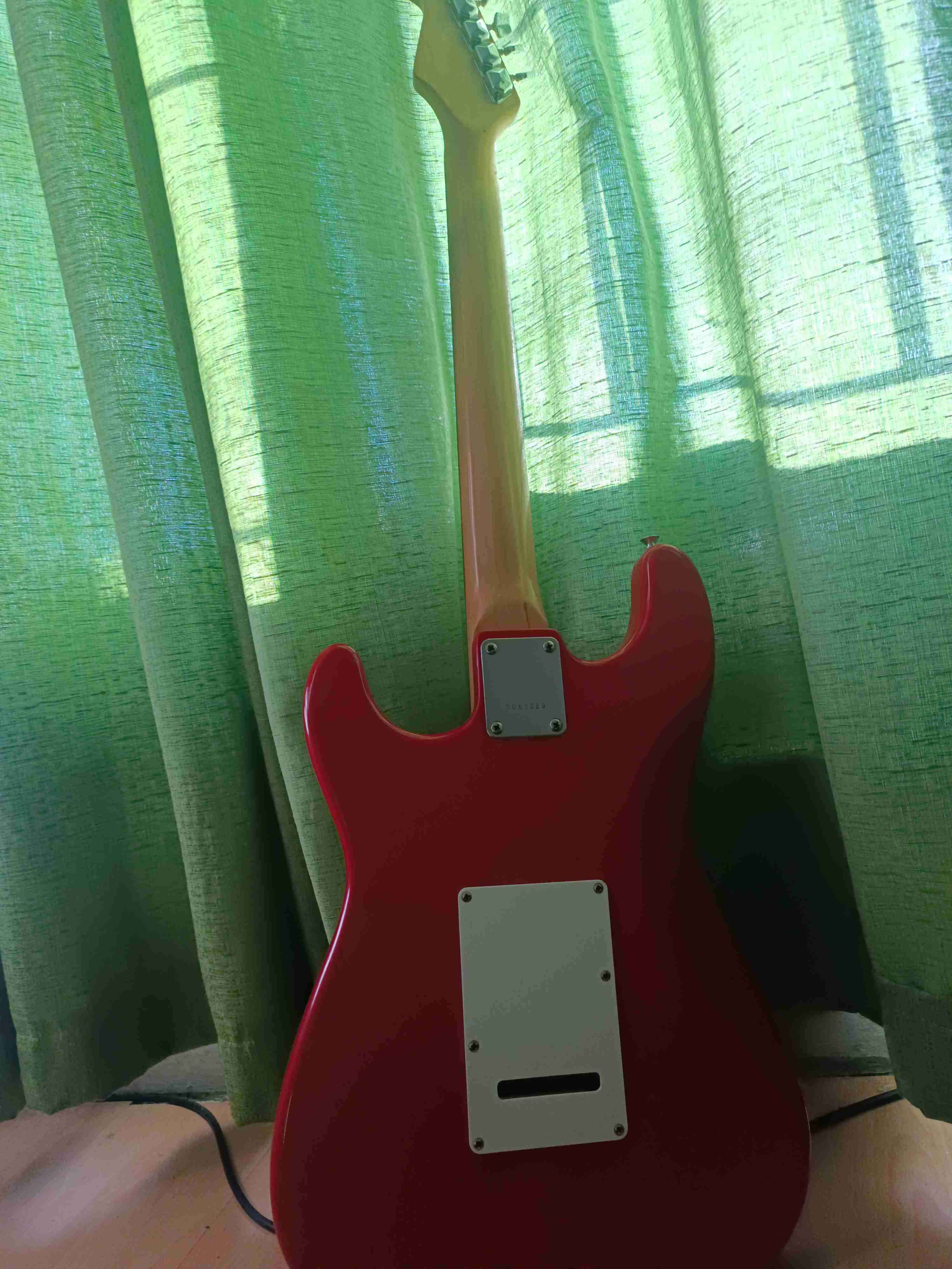 Guitarra eléctrica roja marca Peavey - miniatura 3