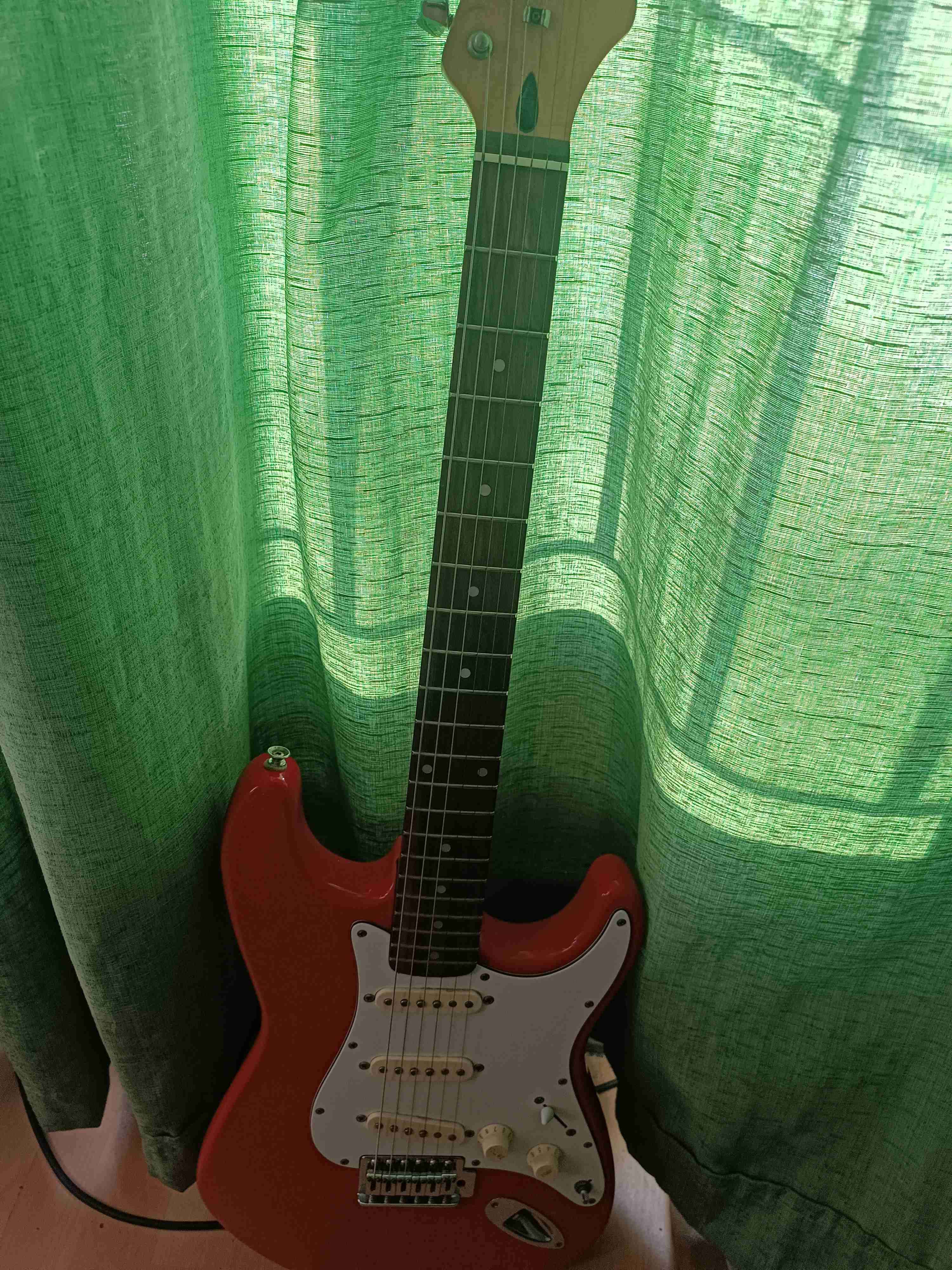 Guitarra eléctrica roja marca Peavey - miniatura 4