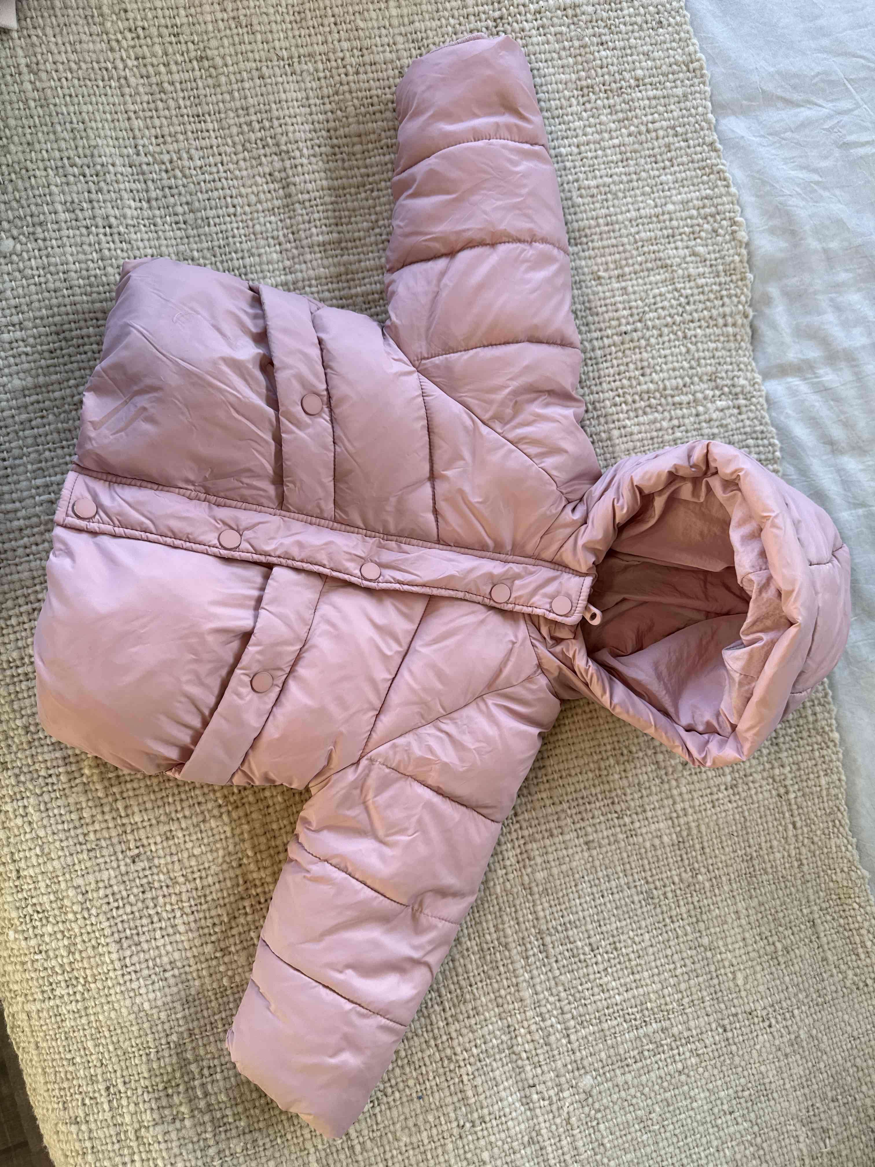 Chaqueta acolchada rosada para bebé