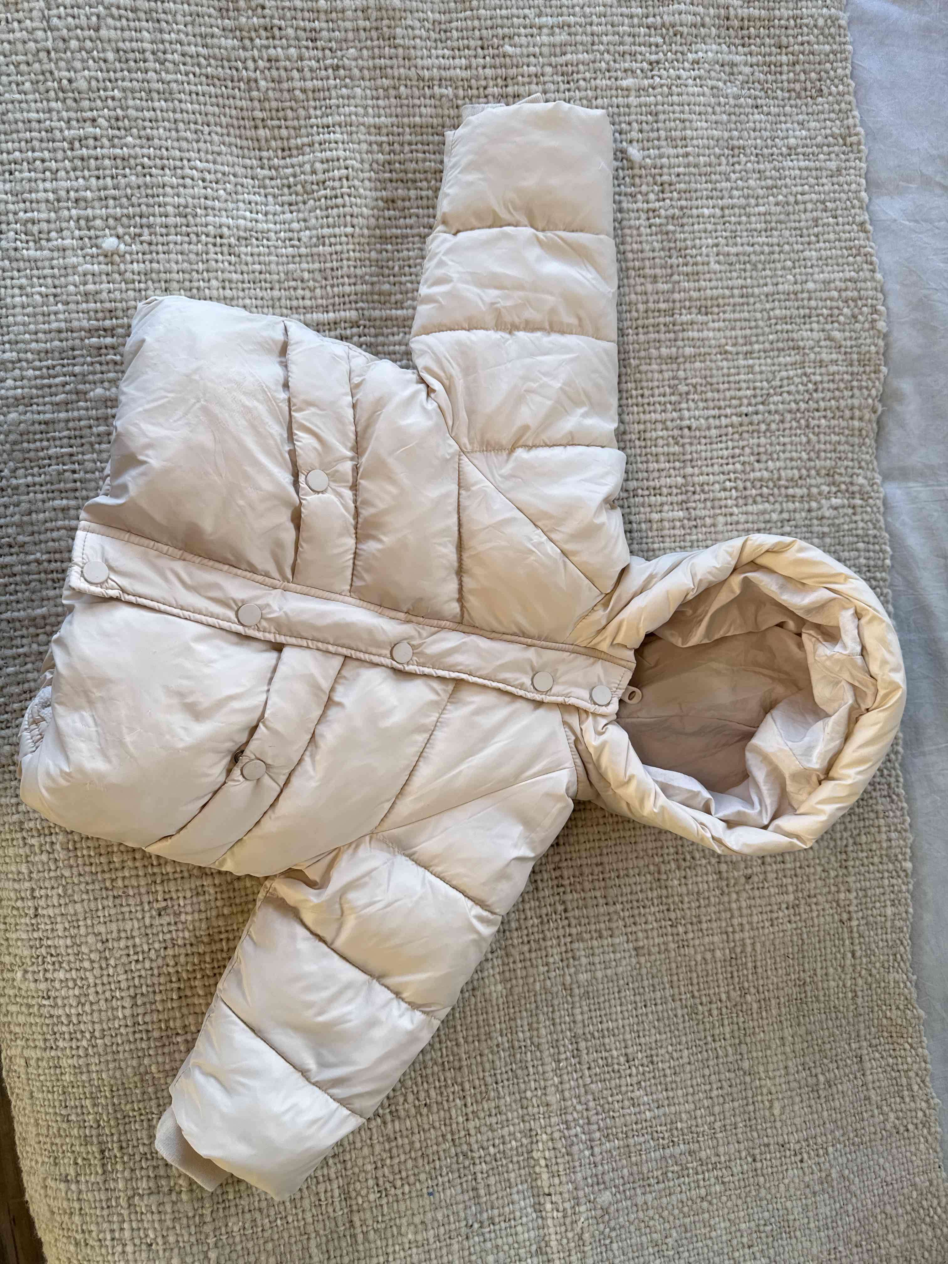 Chaqueta acolchada beige capucha