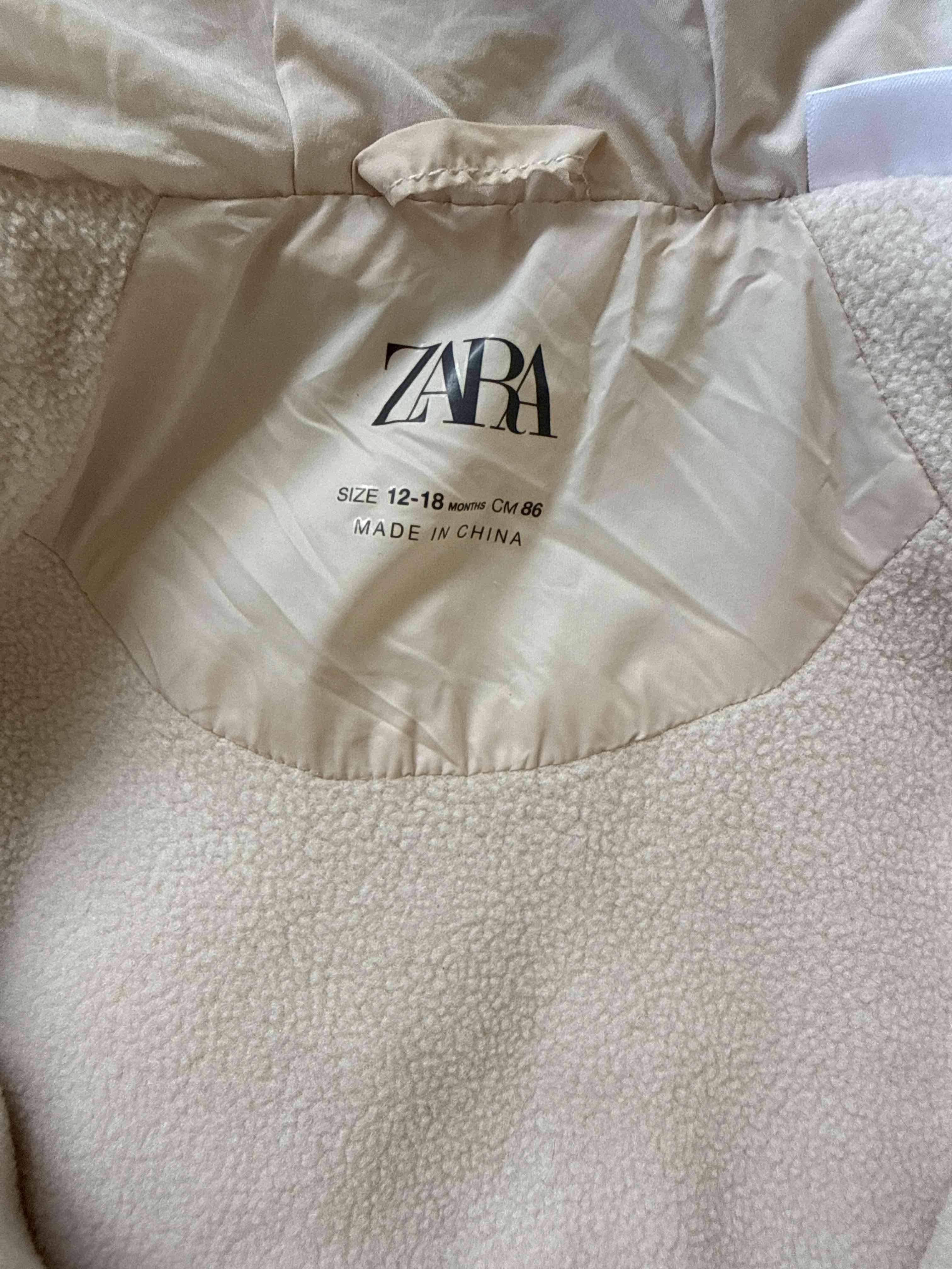 Chaqueta acolchada beige capucha - miniatura 2