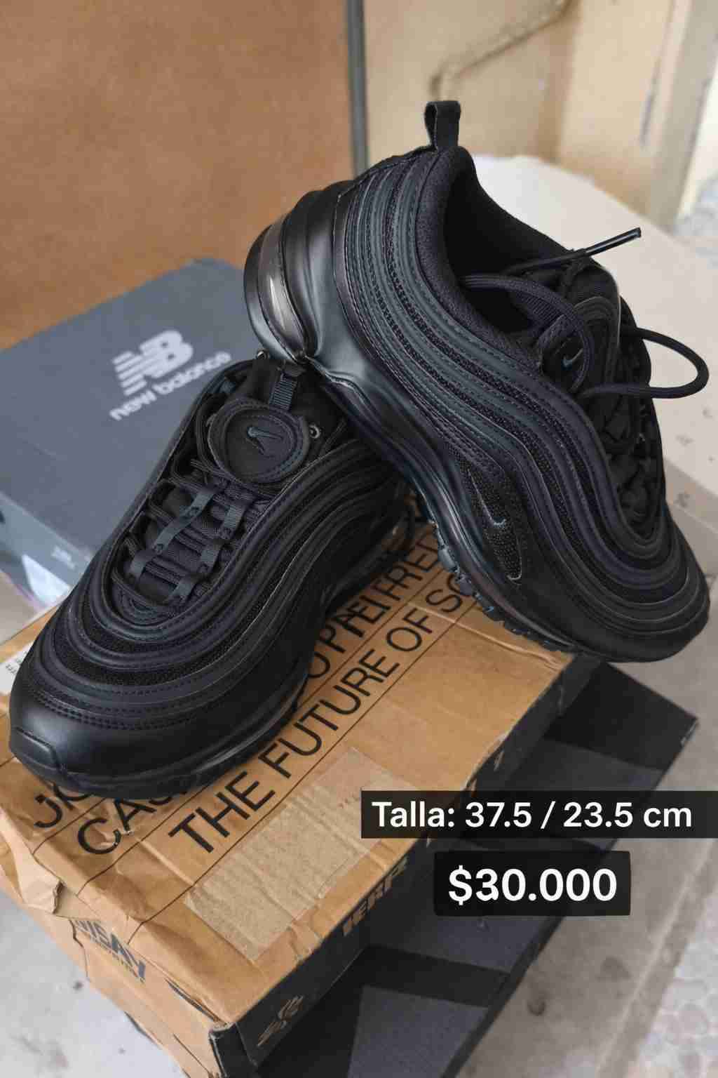 Zapatillas negras deportivas 37.5