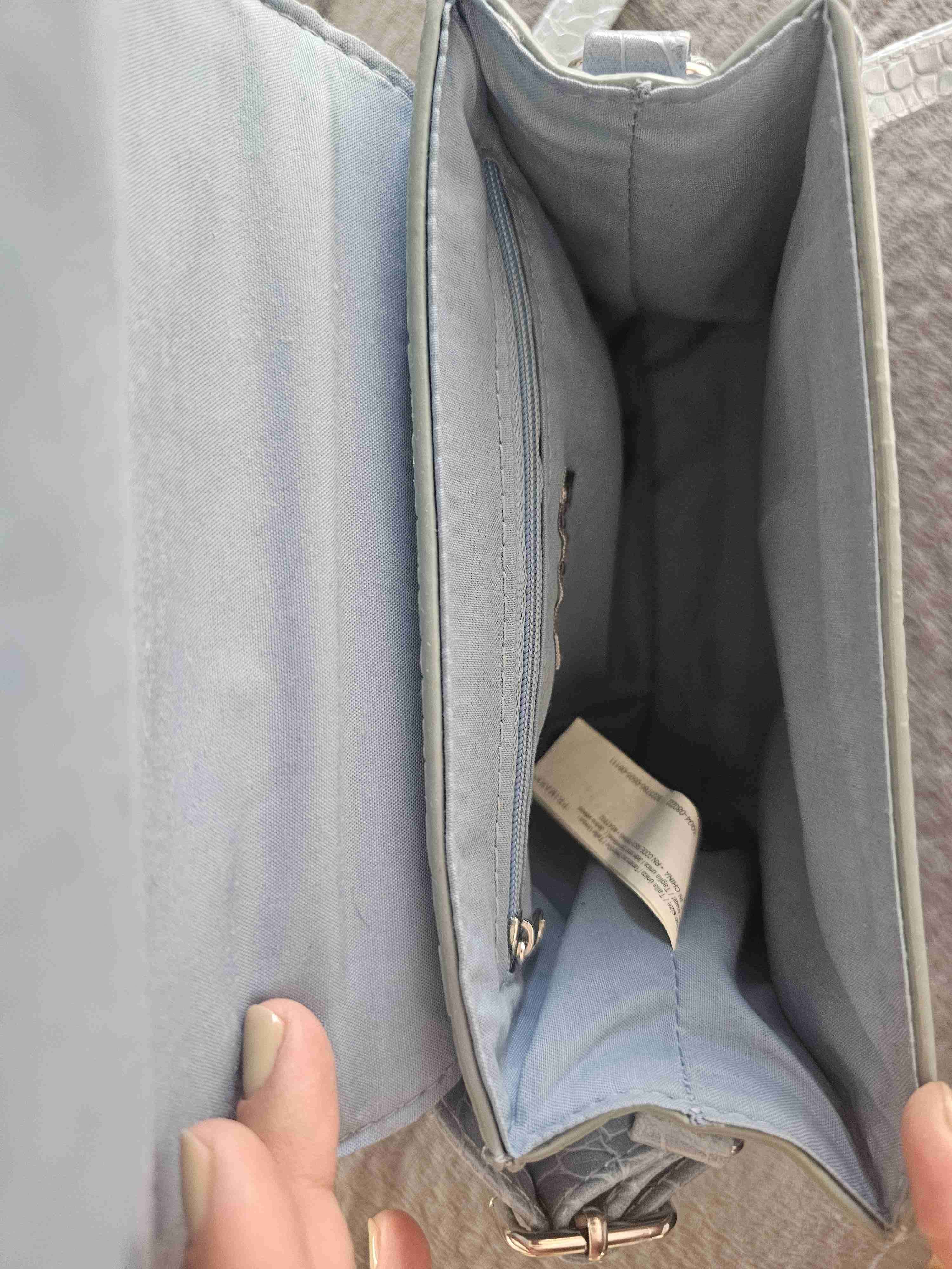 Cartera azul con textura cocodrilo - miniatura 2