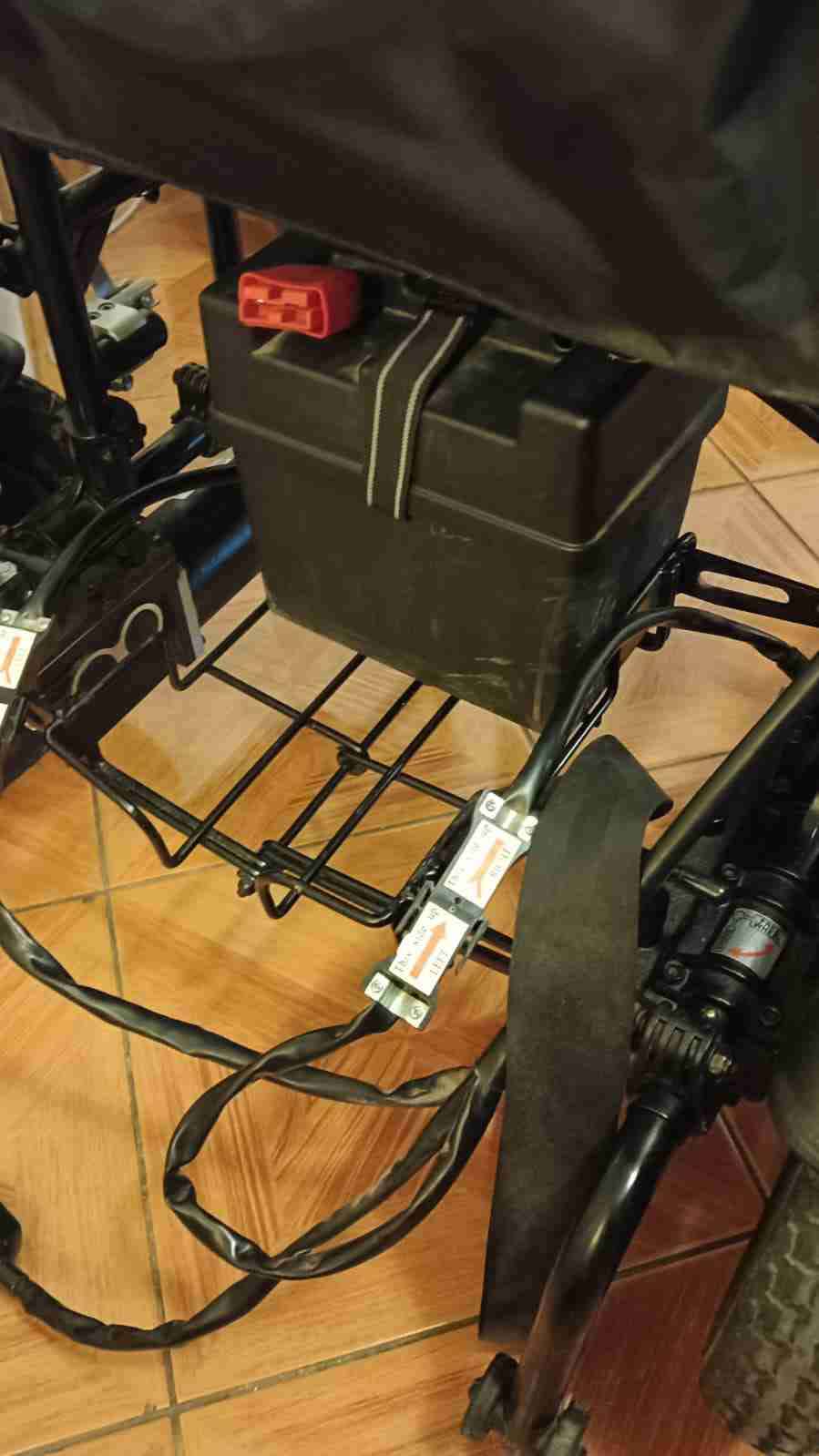 Silla de ruedas eléctrica plegable (dos baterías) - miniatura 2