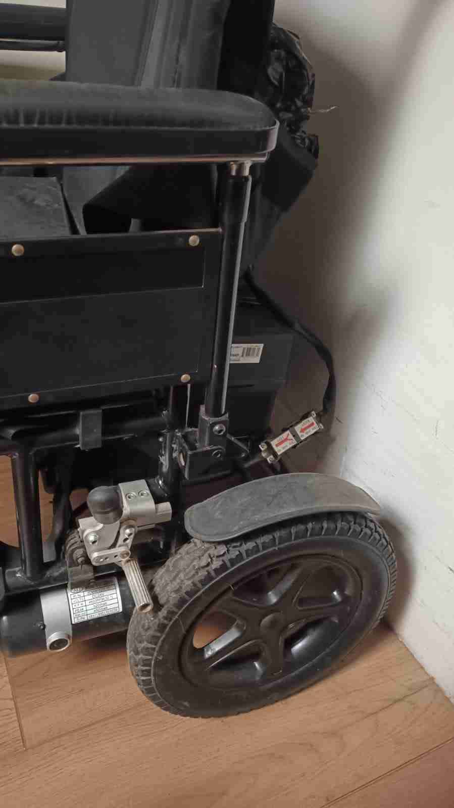 Silla de ruedas eléctrica plegable (dos baterías) - miniatura 6