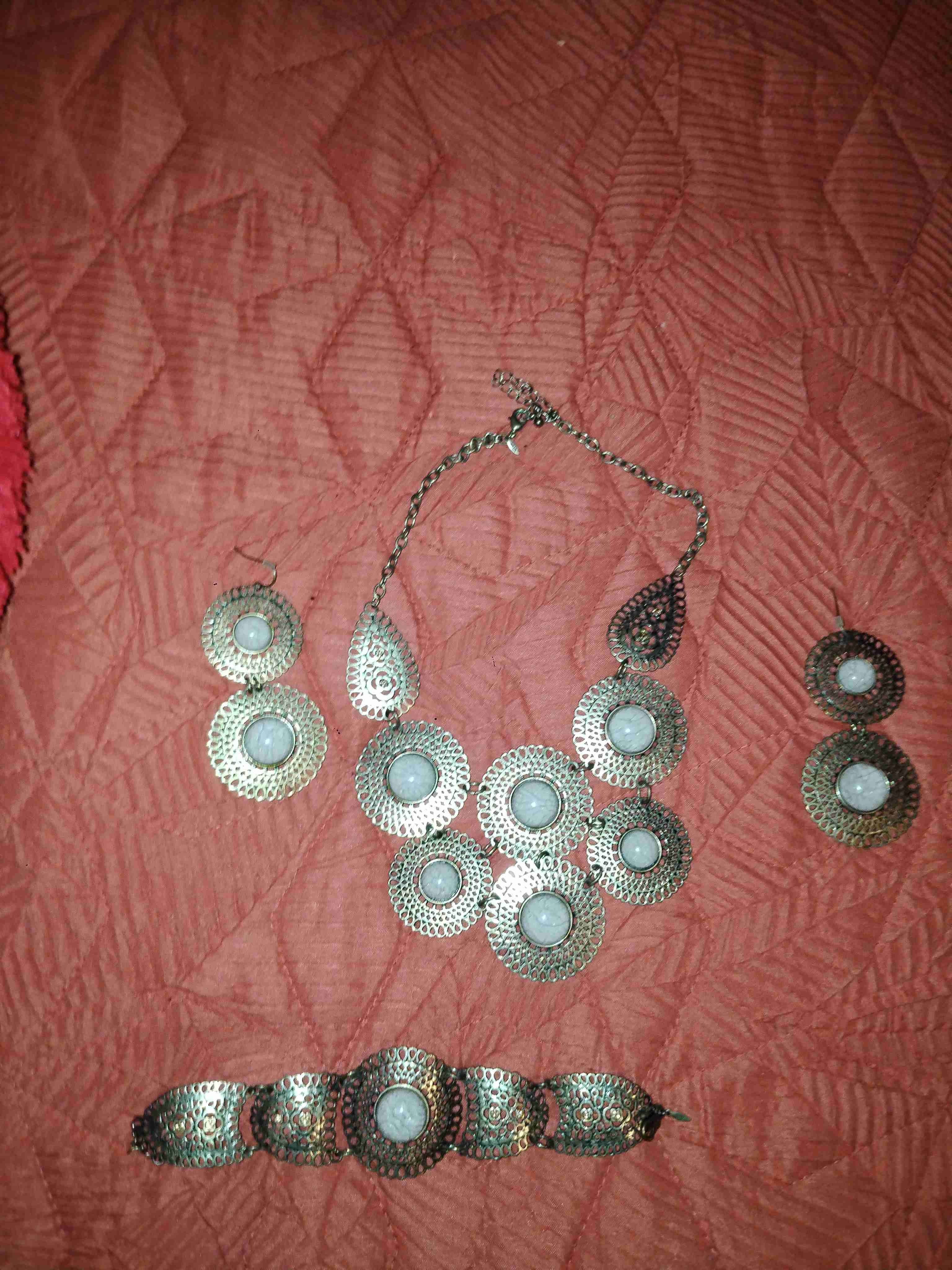 Juego de joyas plateadas