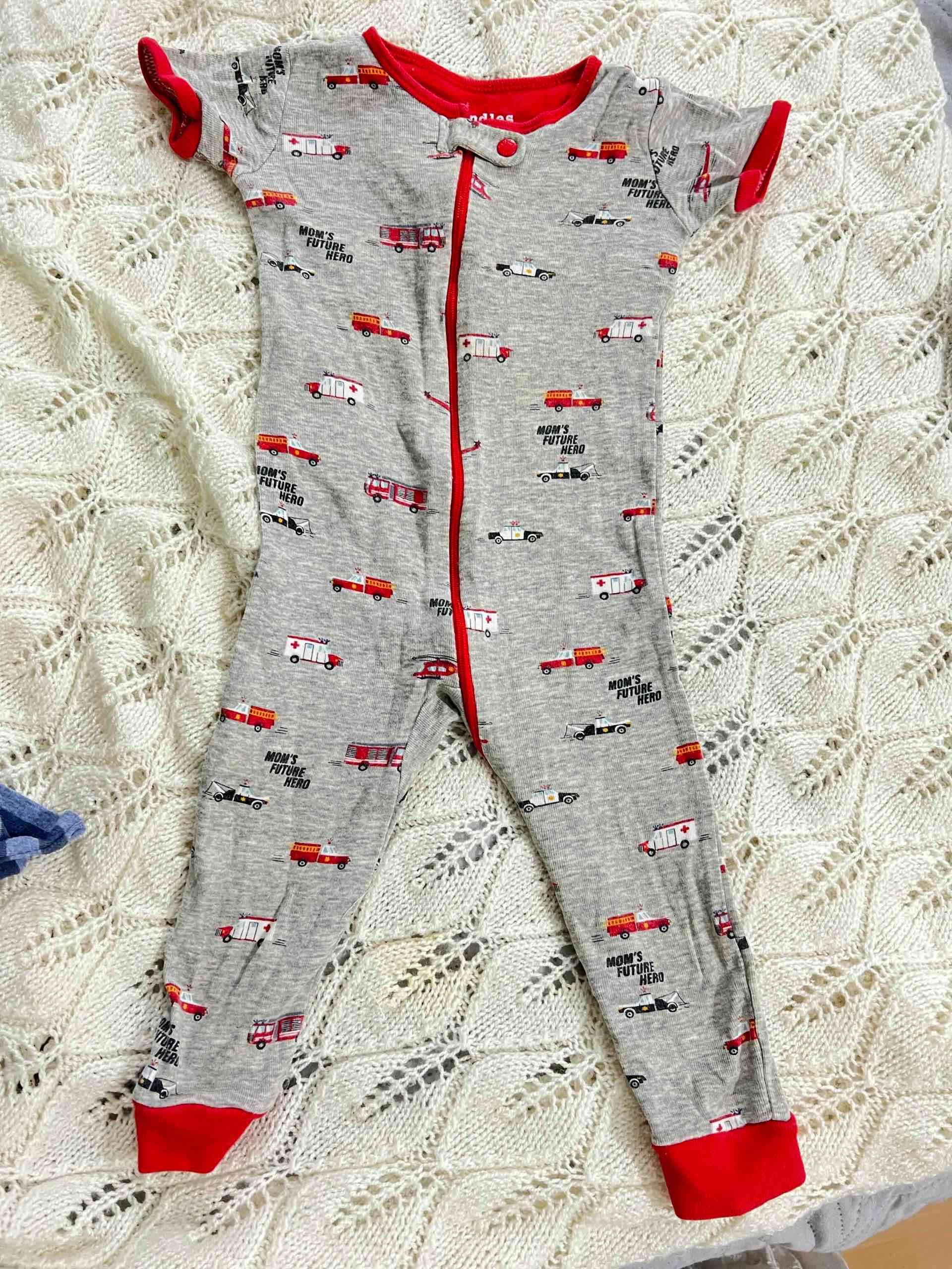 Pijama gris infantil vehículos 9-12