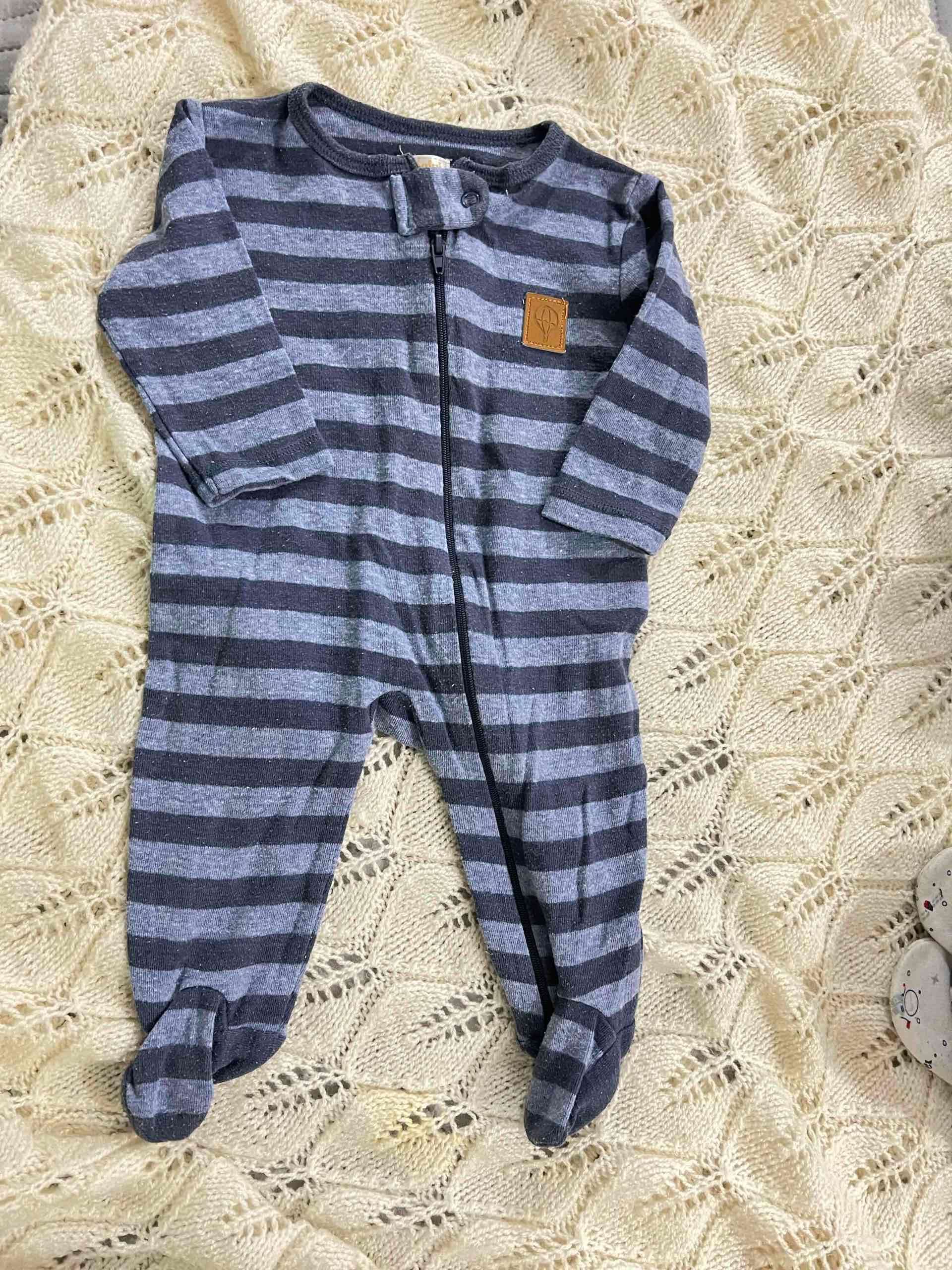 Pijama a rayas para bebé RN