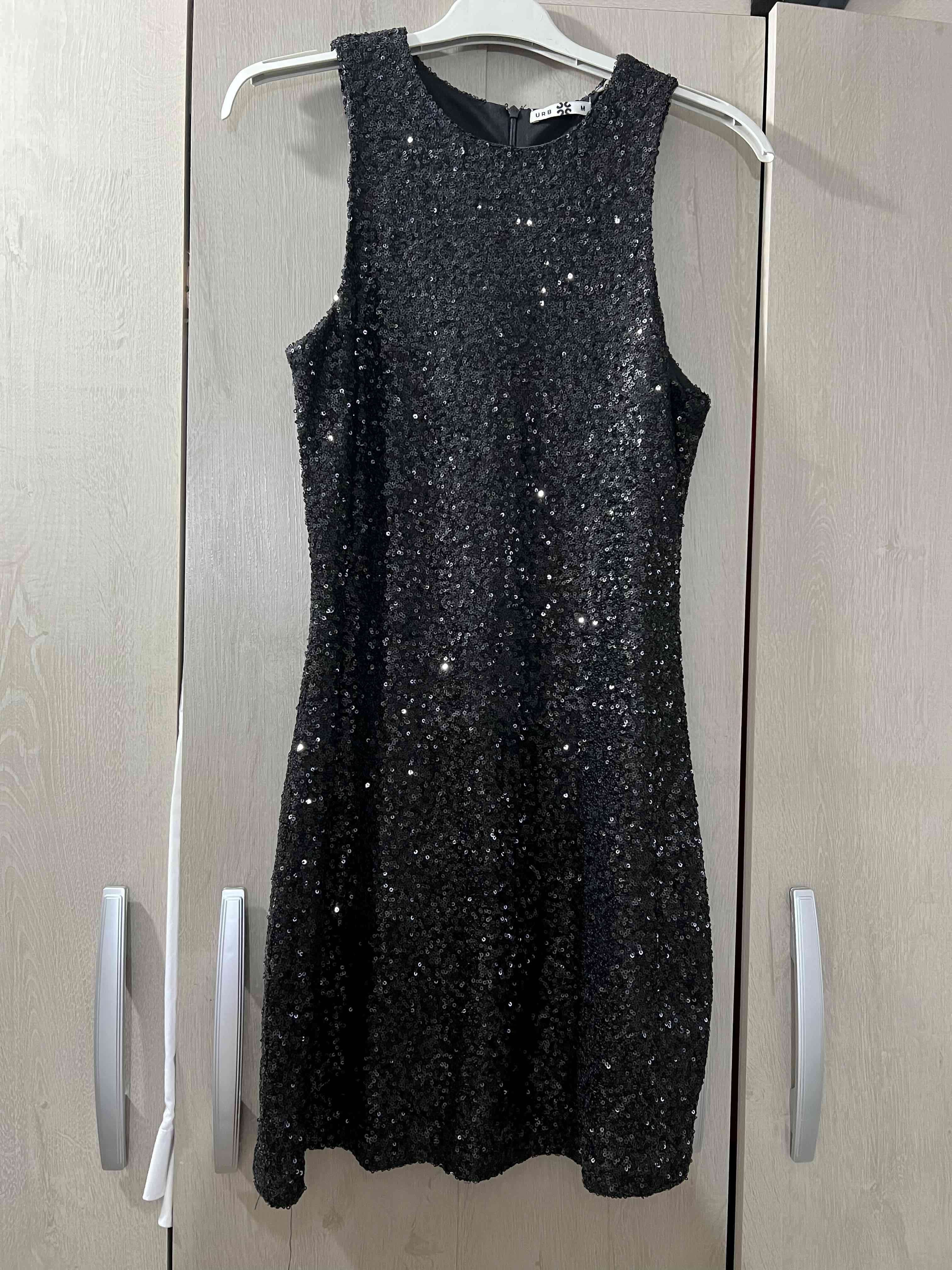 Vestido negro con lentejuelas S