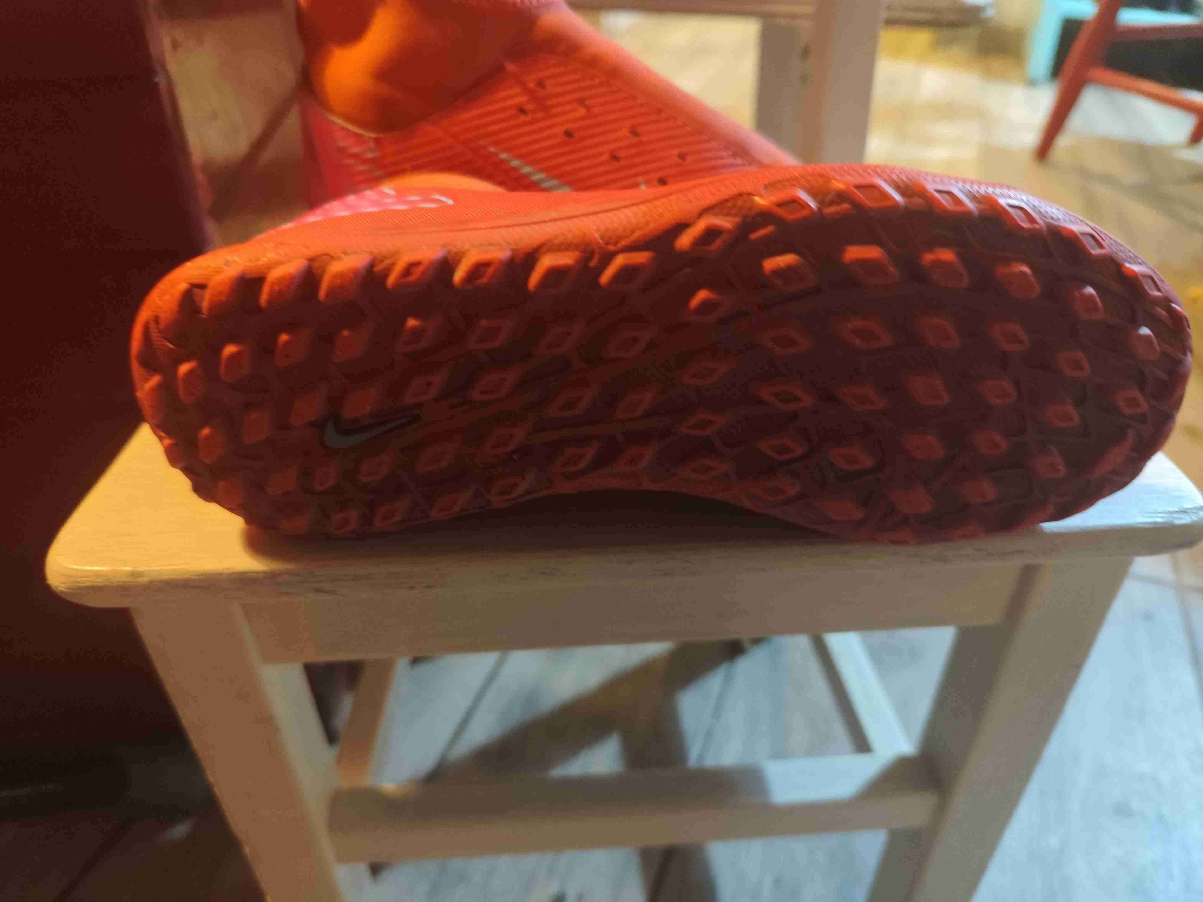 Botines de fútbol rojos Nike - miniatura 2