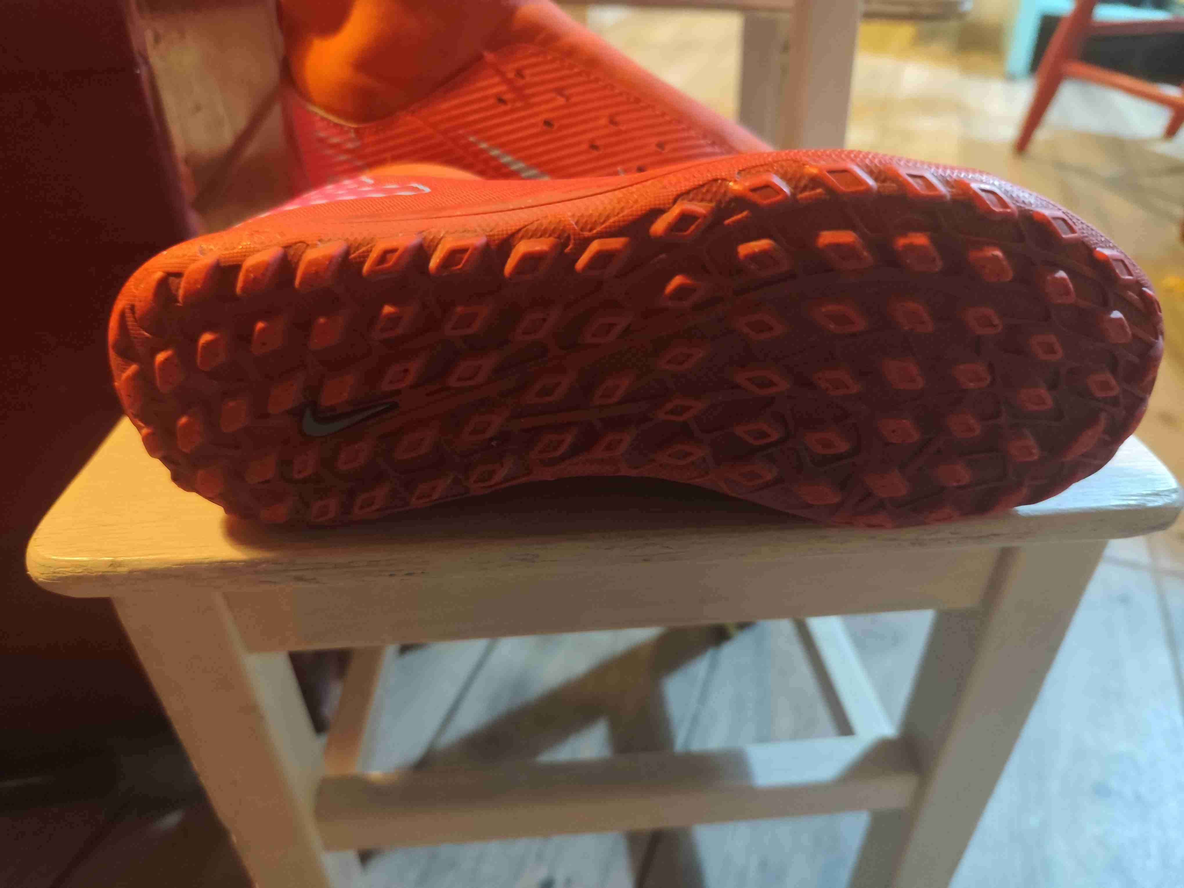 Botines de fútbol rojos Nike - miniatura 3