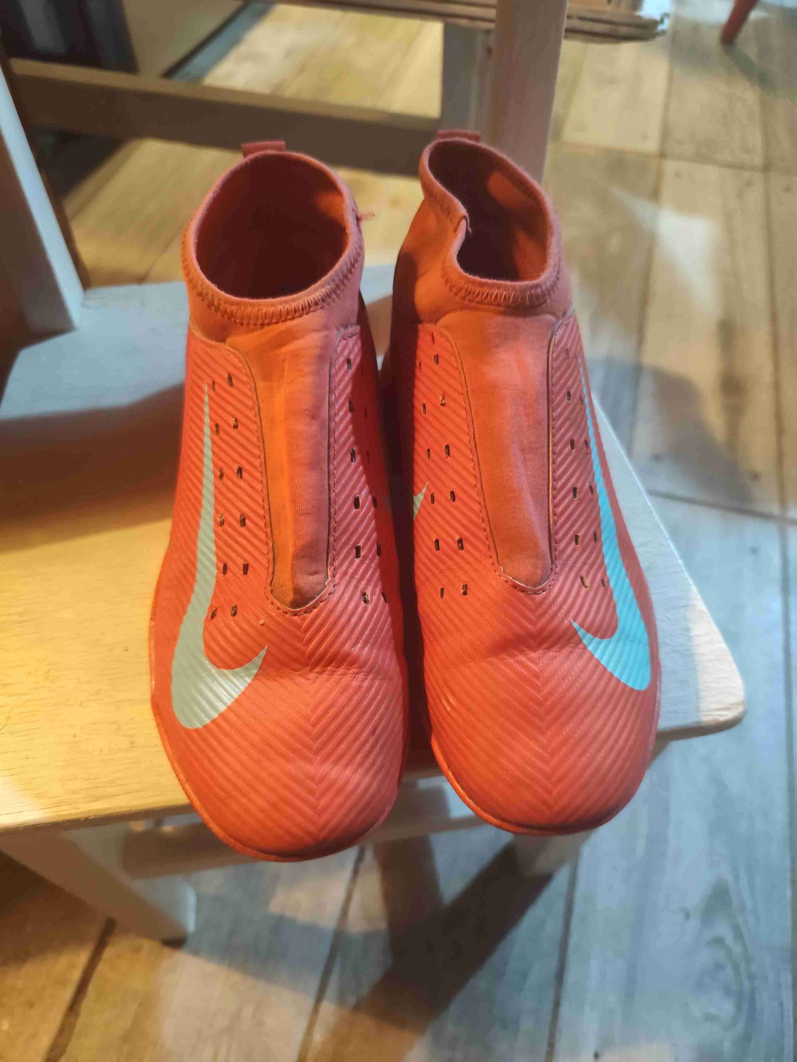 Botines de fútbol rojos Nike - miniatura 5