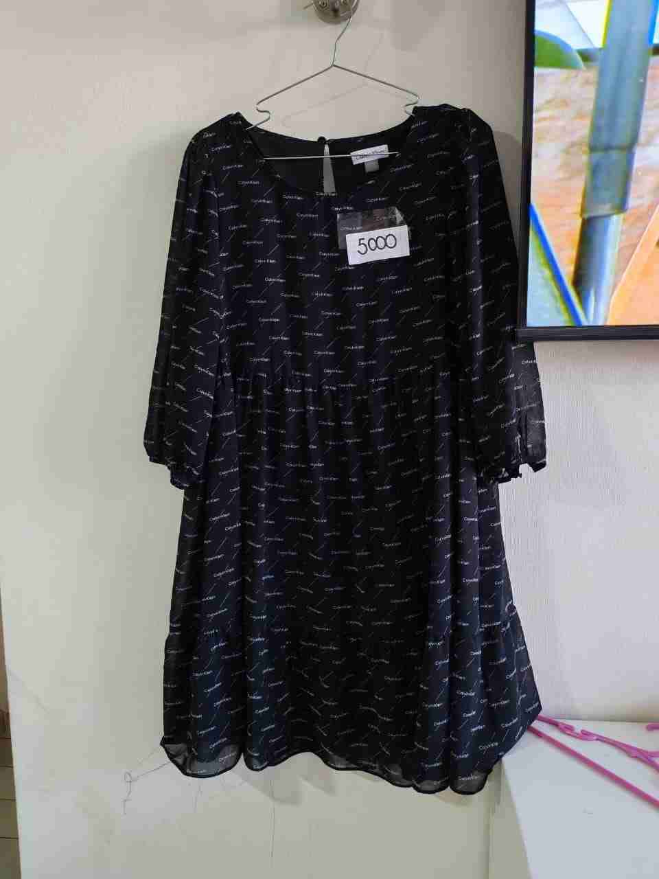 Mochila gris y negra - miniatura 4