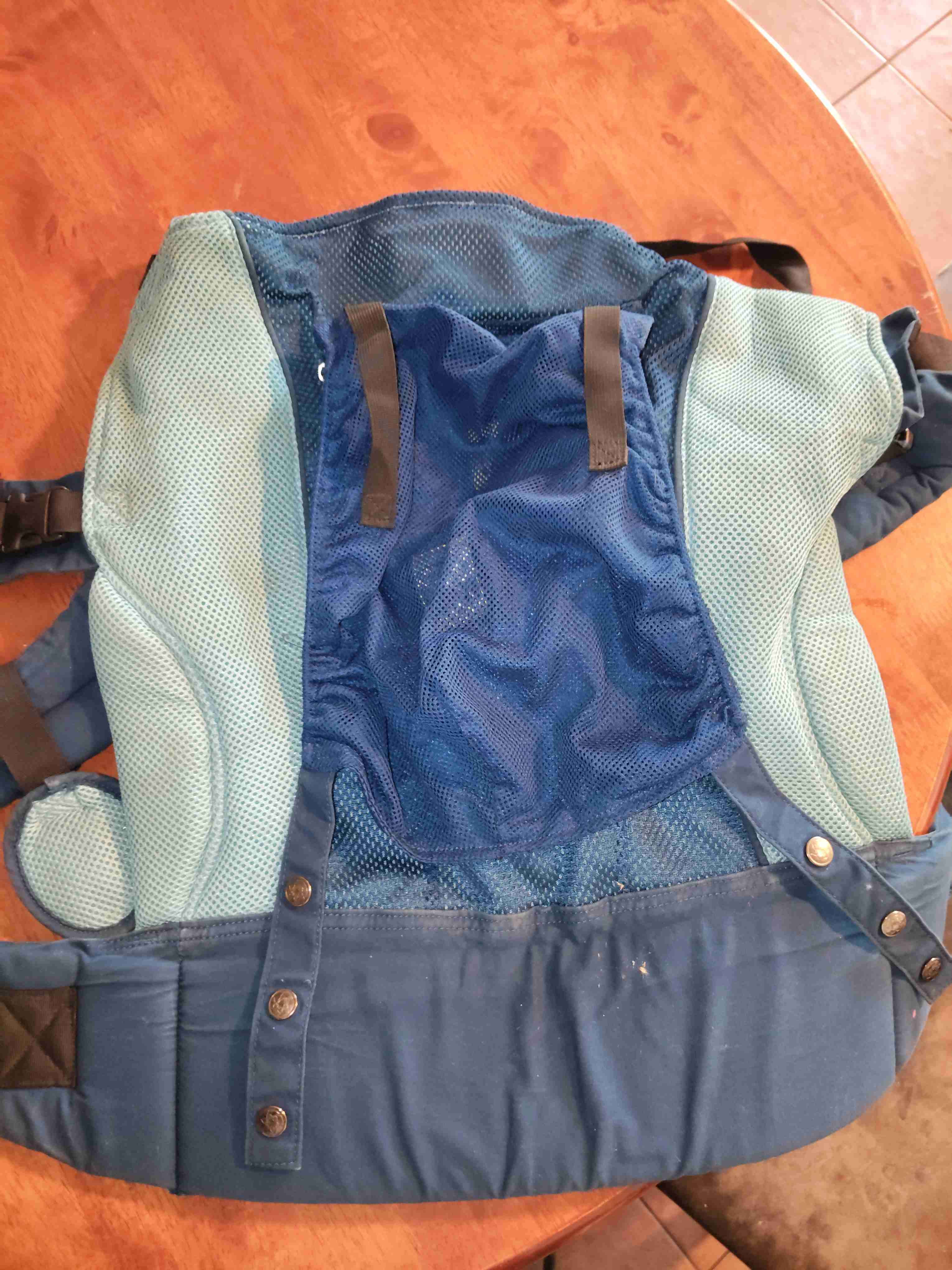 Mochila portabebé azul - miniatura 2