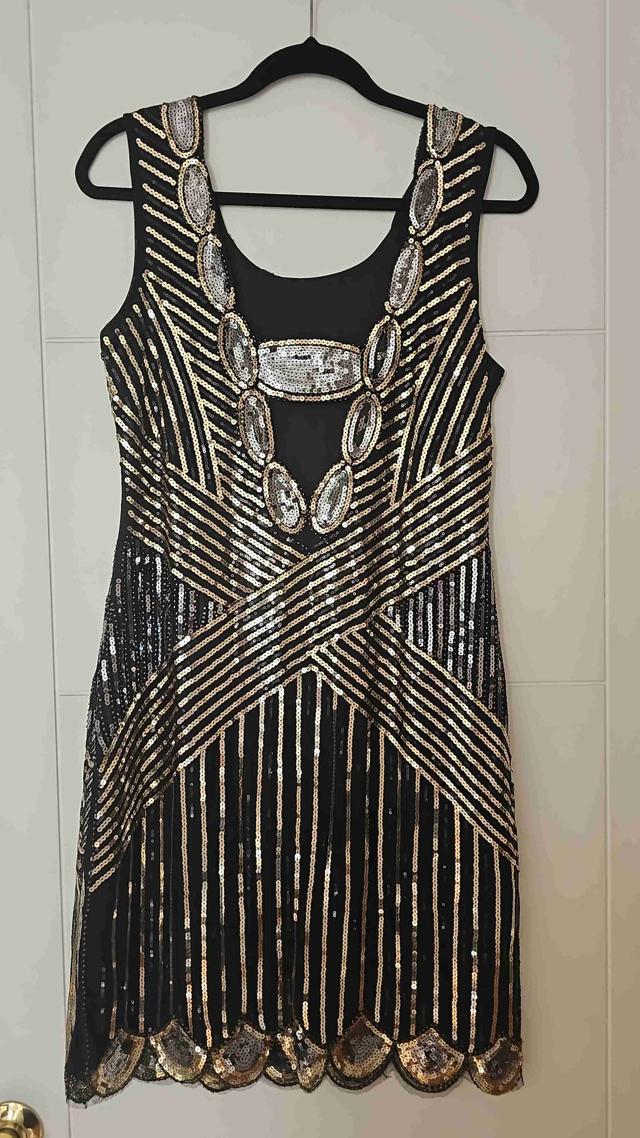 Vestido negro con lentejuelas doradas - miniatura 2