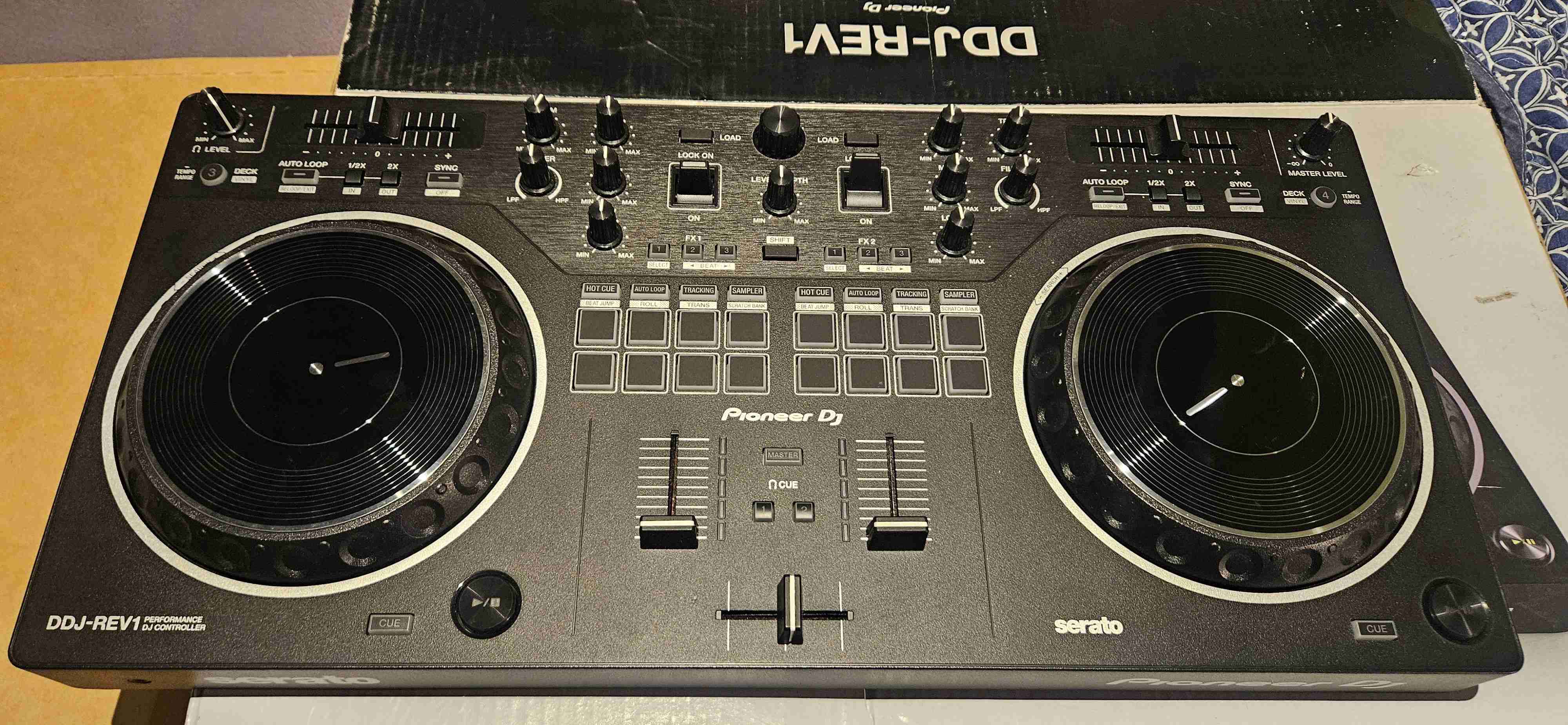 Controlador DJ Pioneer DDJ-REV1 - miniatura 2