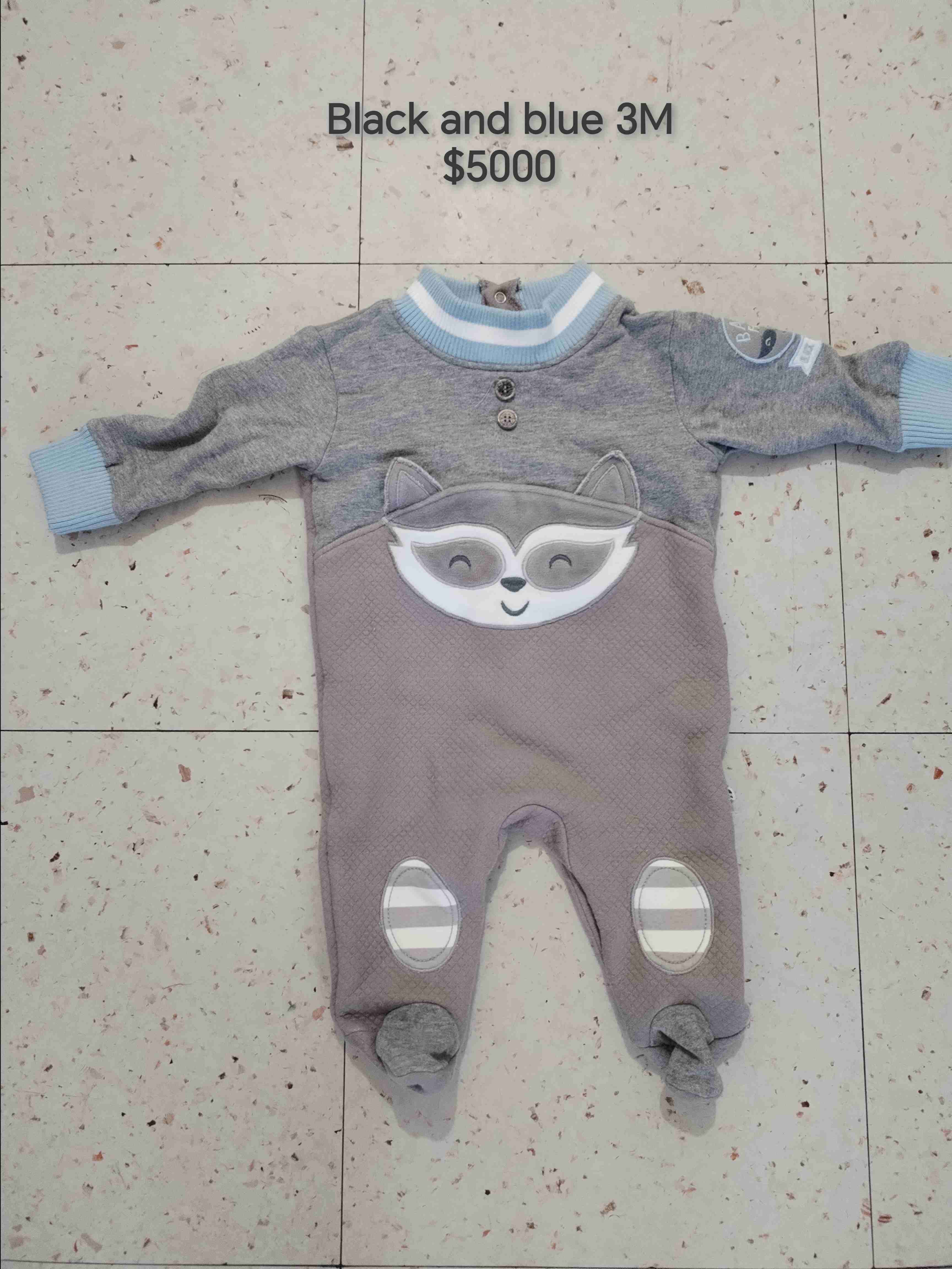 Enterito gris con diseño mapache black and blue