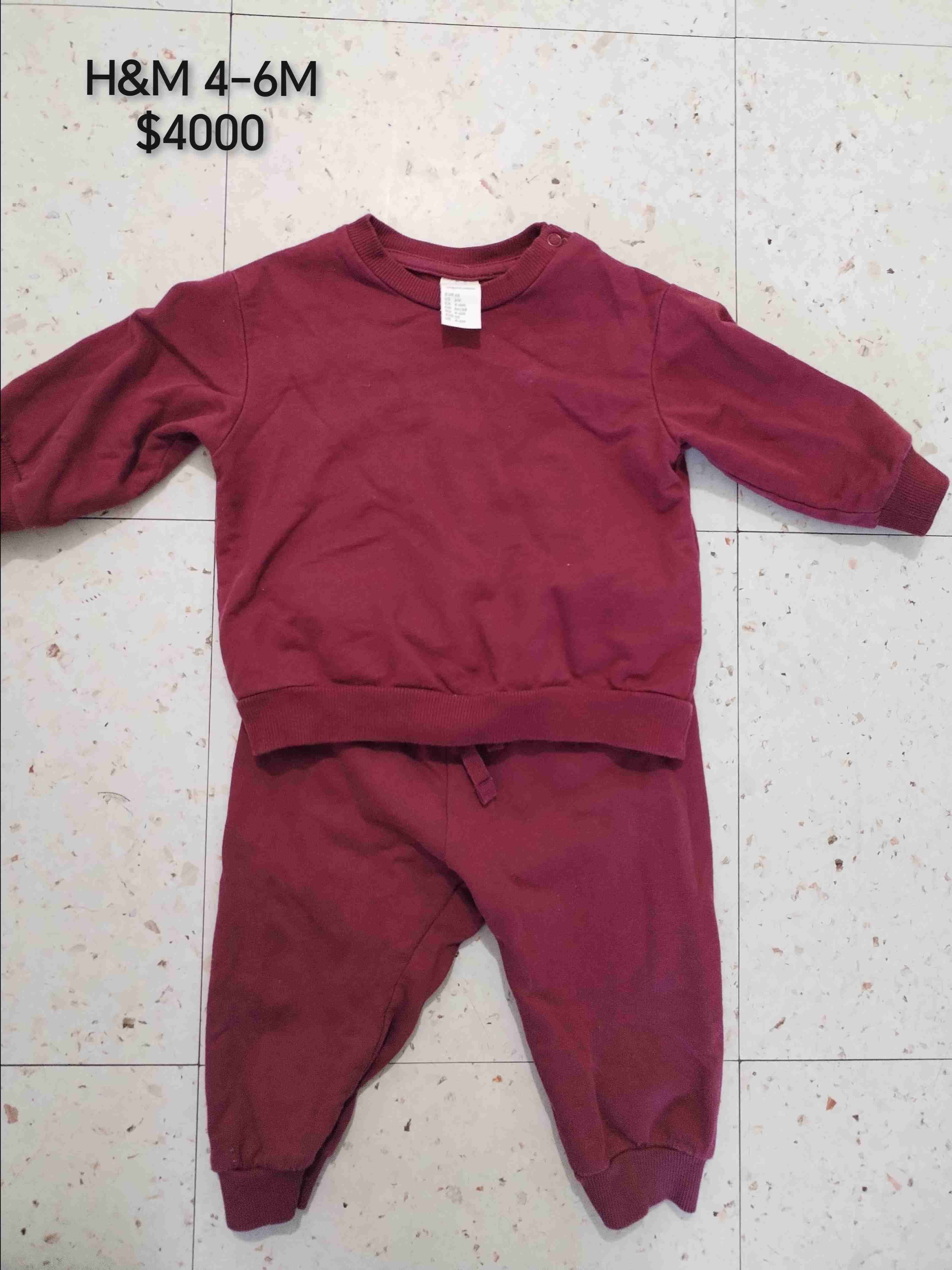 Conjuntos de bebé H&M cada uno 4000