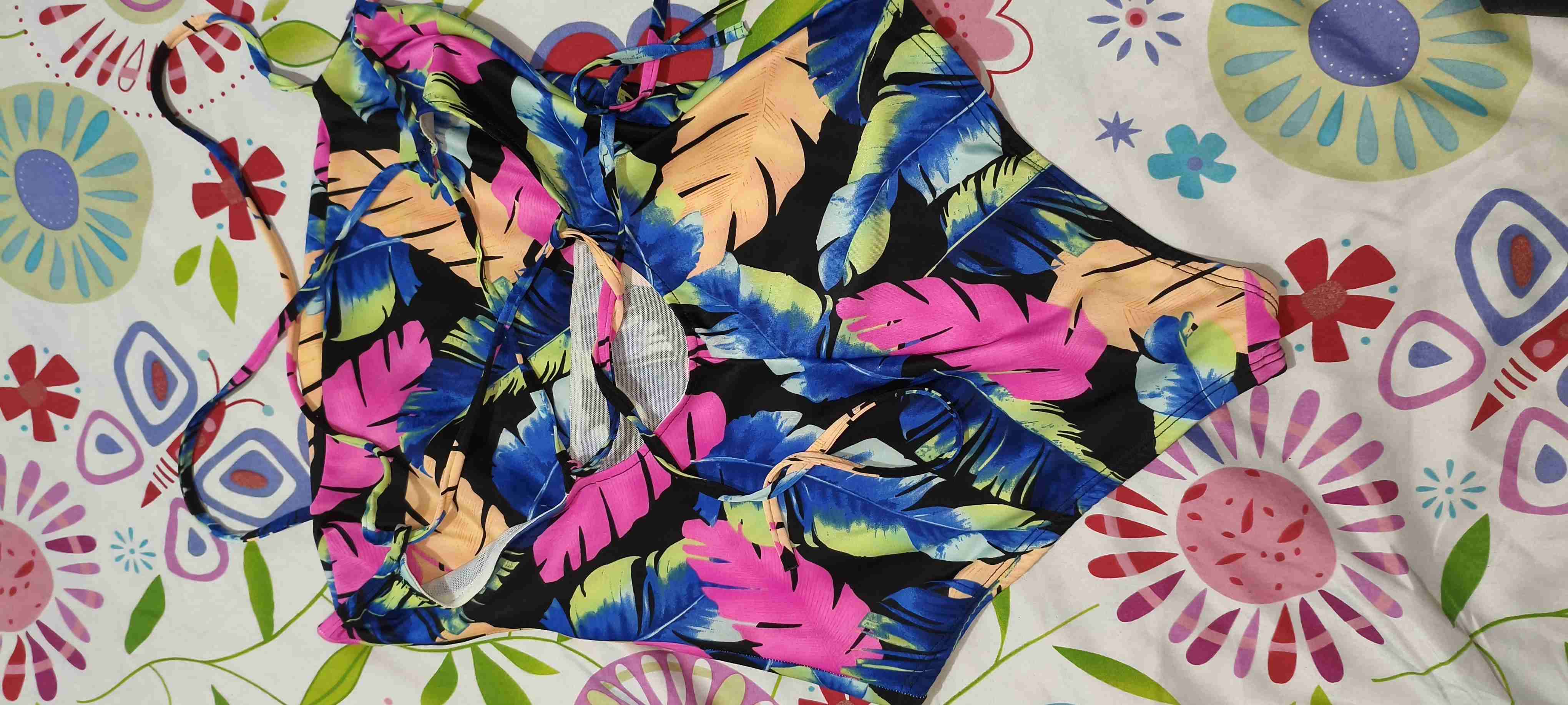 Traje de baño hojas tropicales