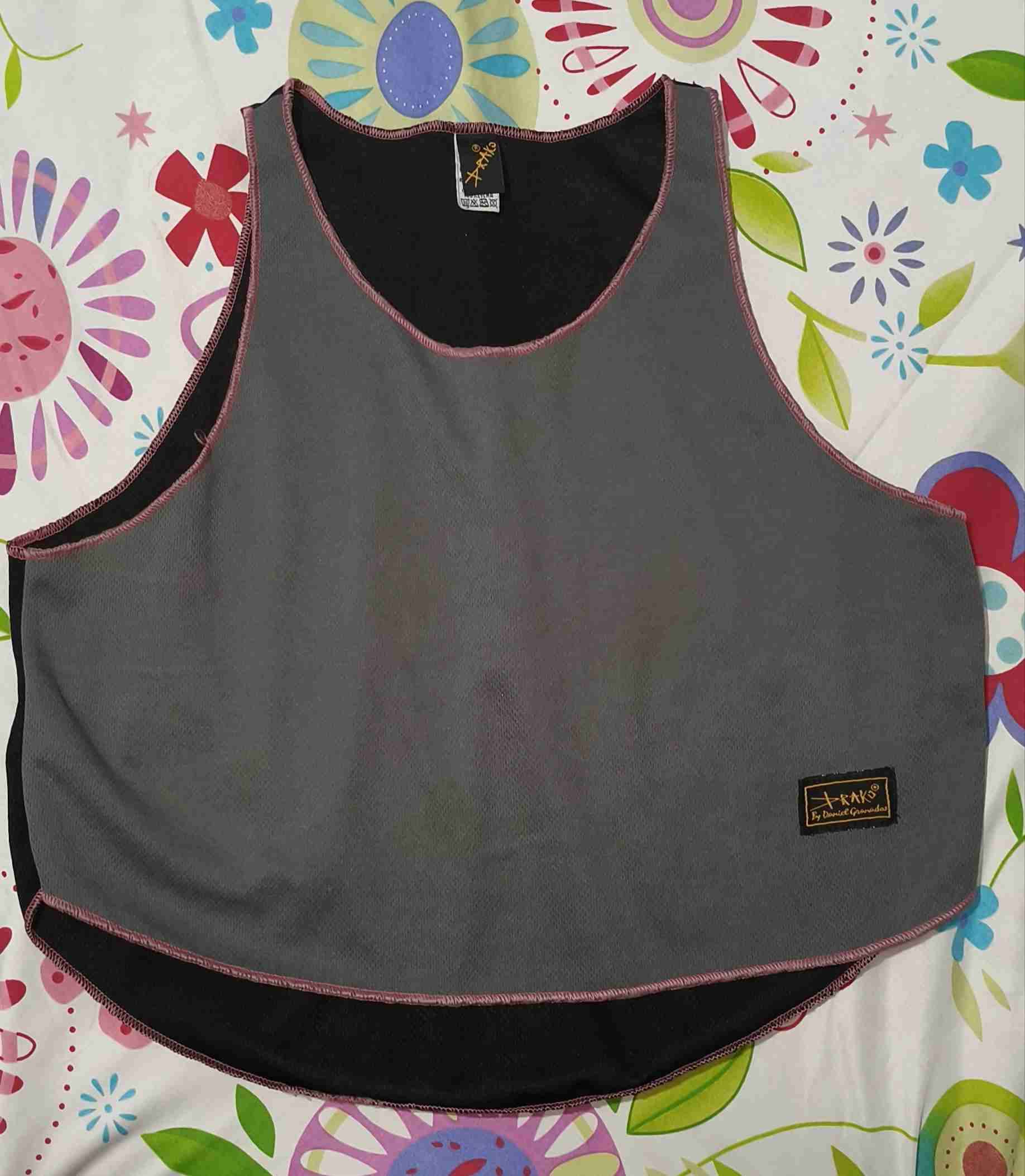 Polera deportiva negra y gris - miniatura 2