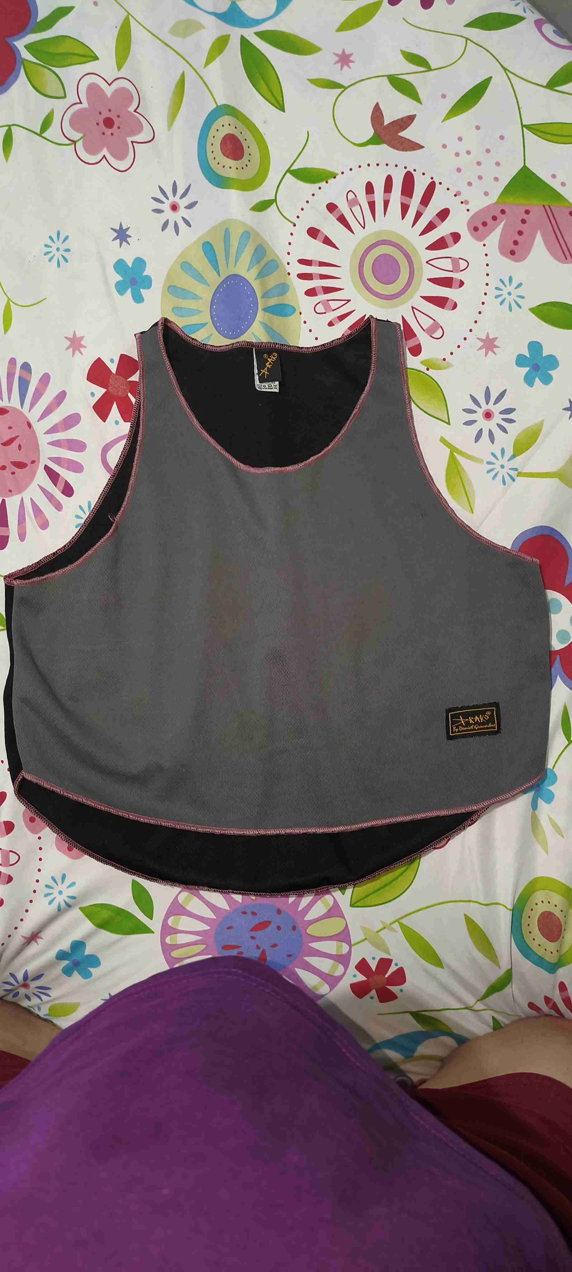 Polera deportiva negra y gris - miniatura 3