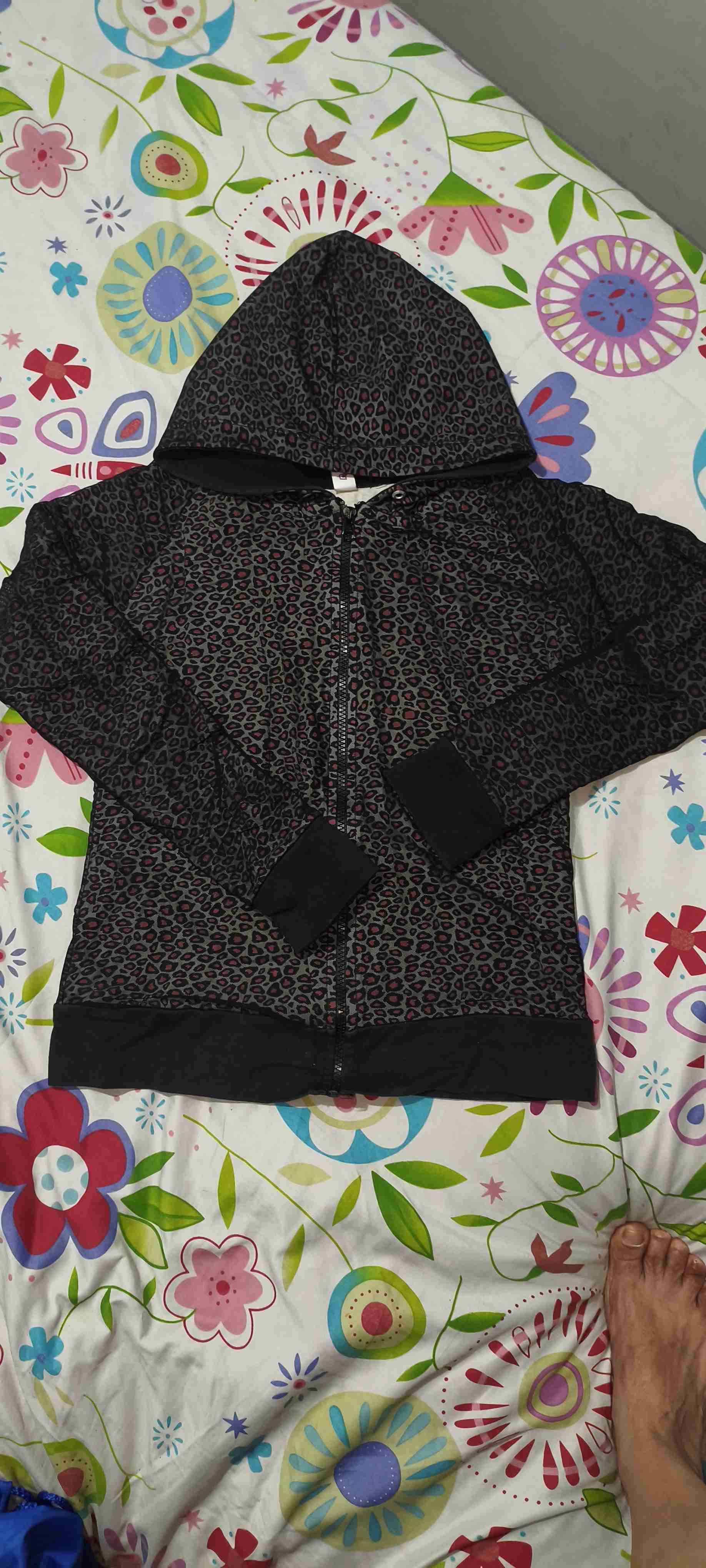 Polerón capucha leopardo negro