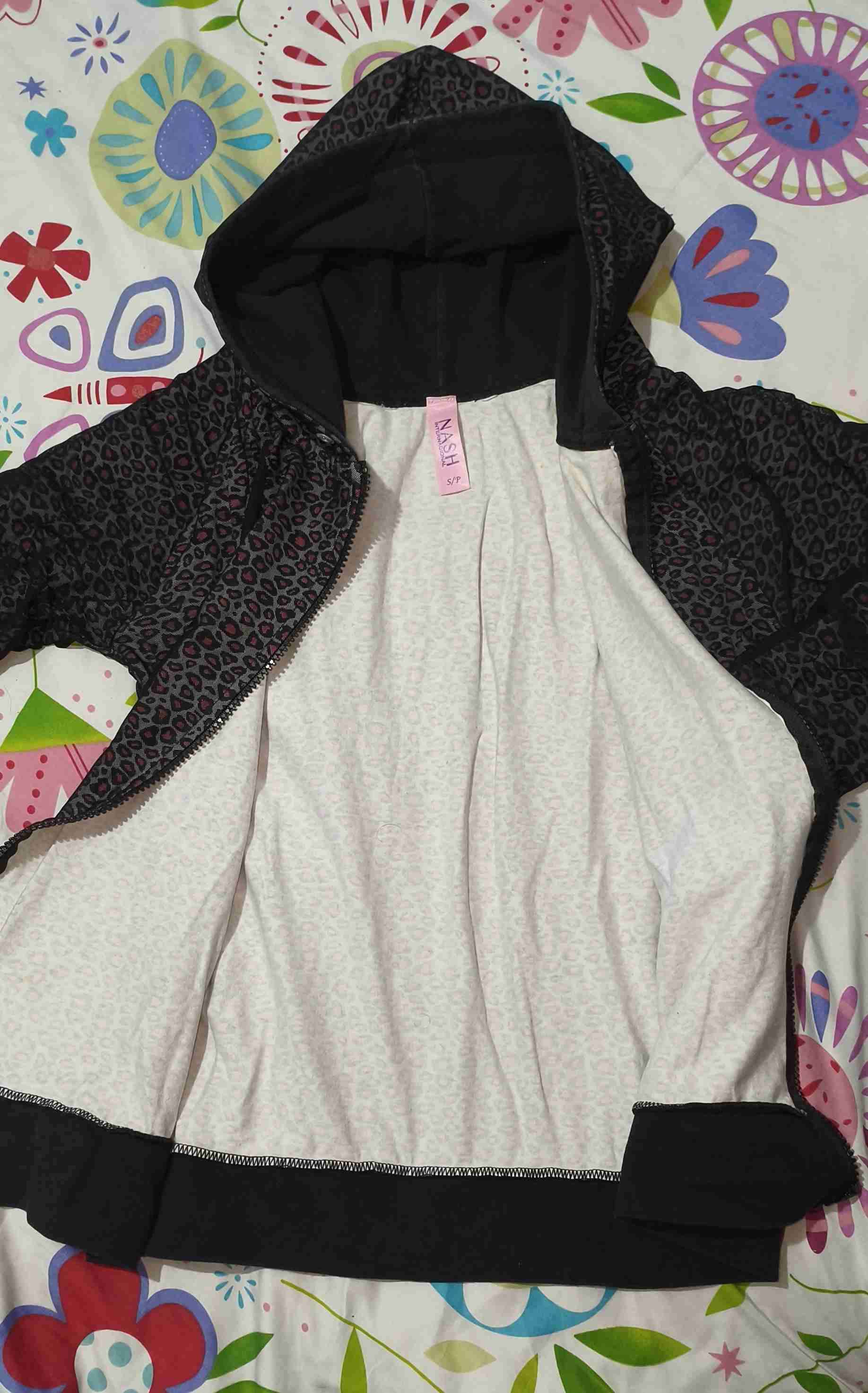 Polerón capucha leopardo negro - miniatura 3