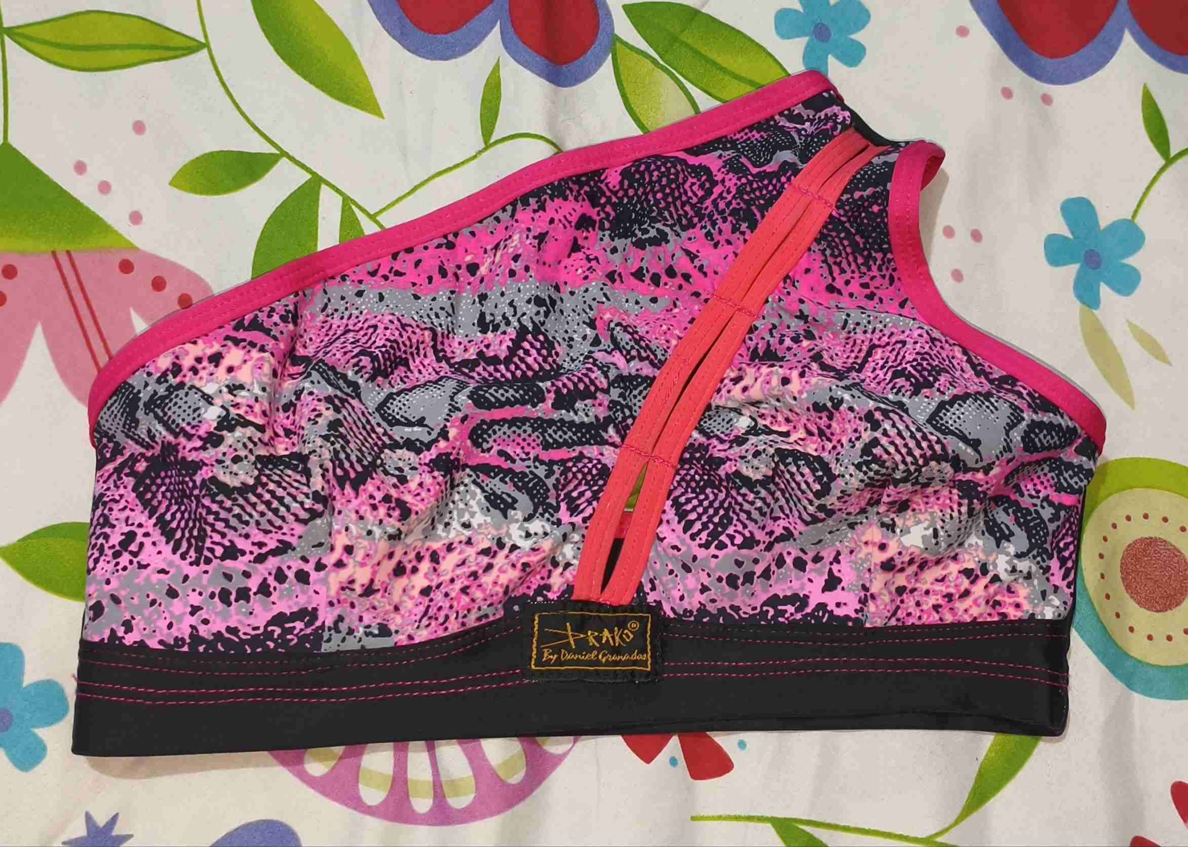 Top deportivo rosado estampado