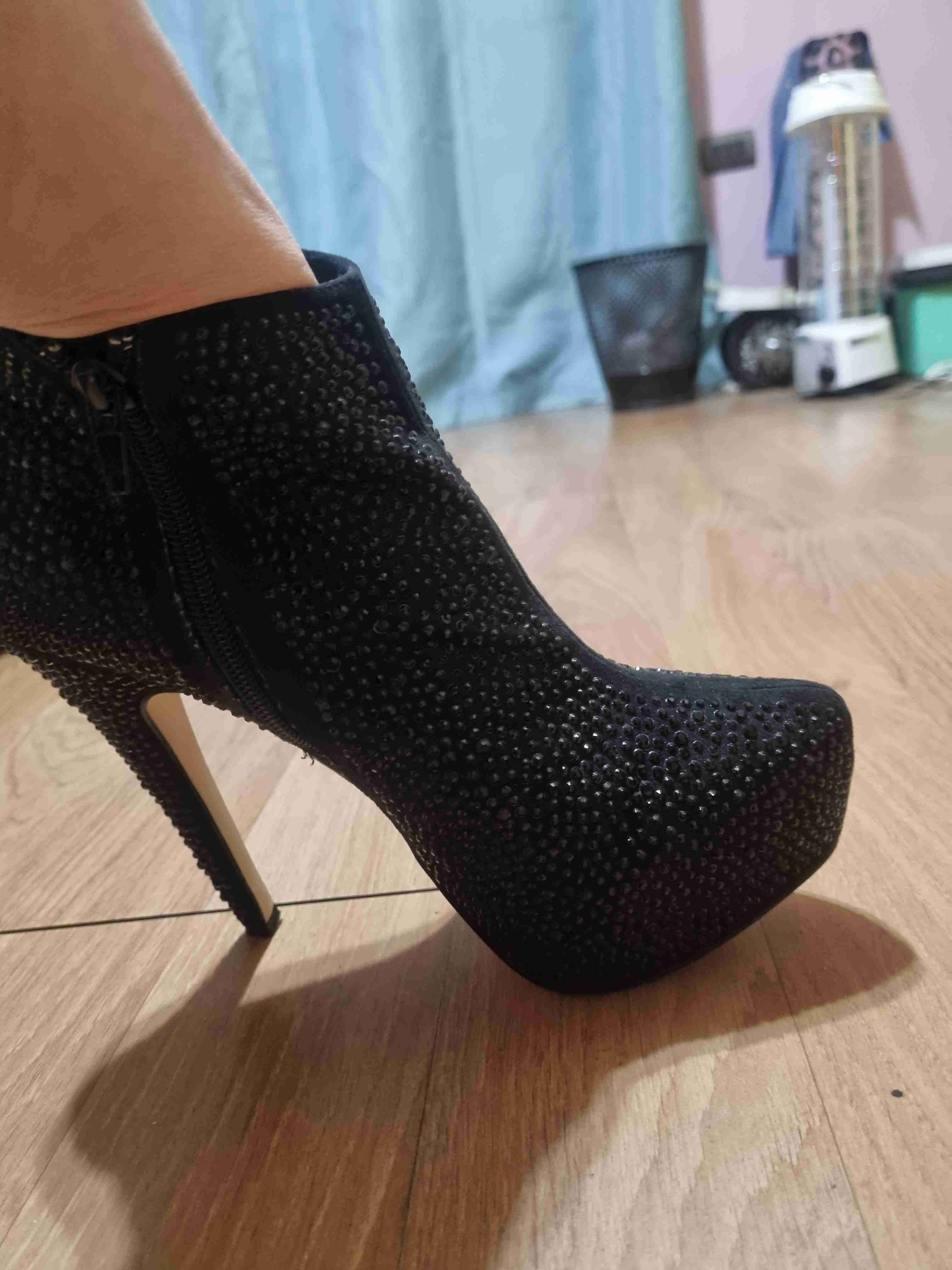 Botines negros con brillos