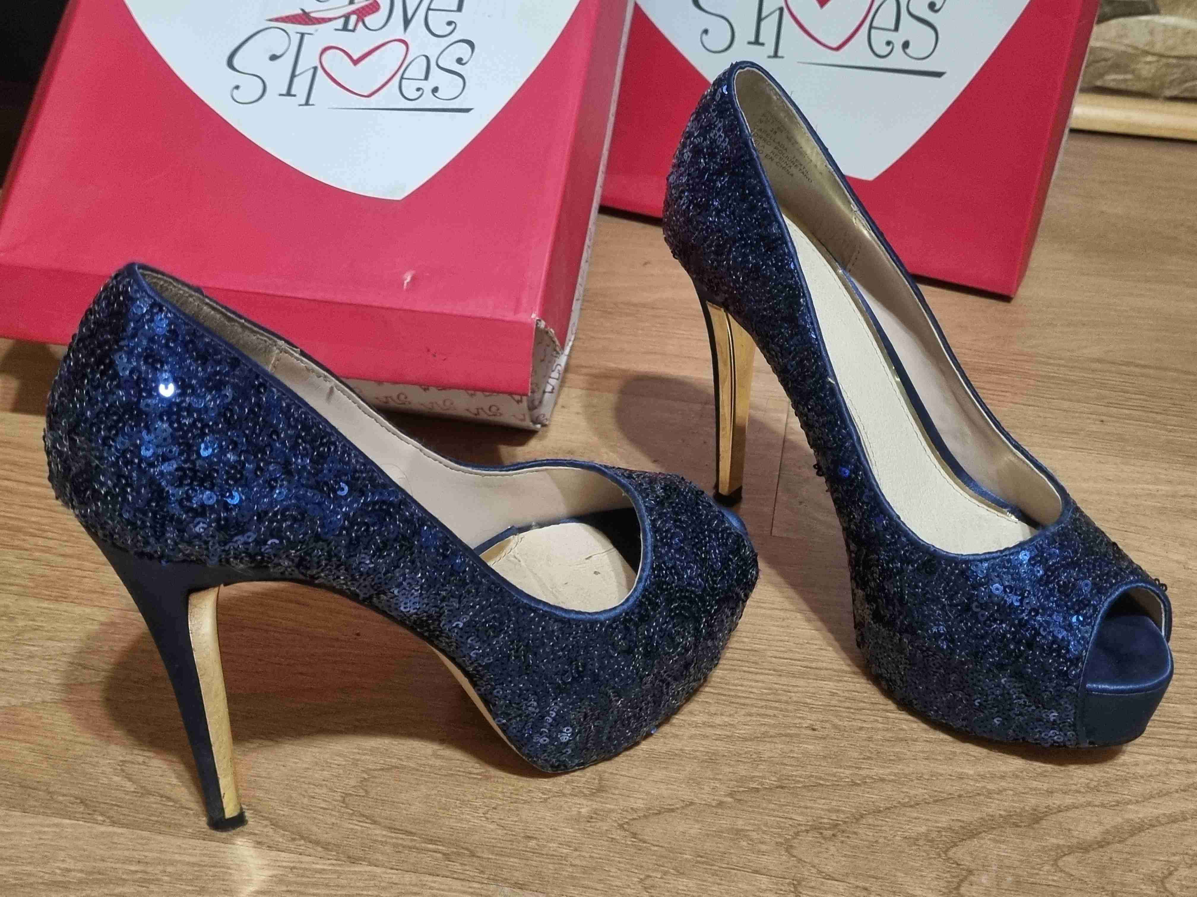 Tacones azul oscuro con lentejuelas