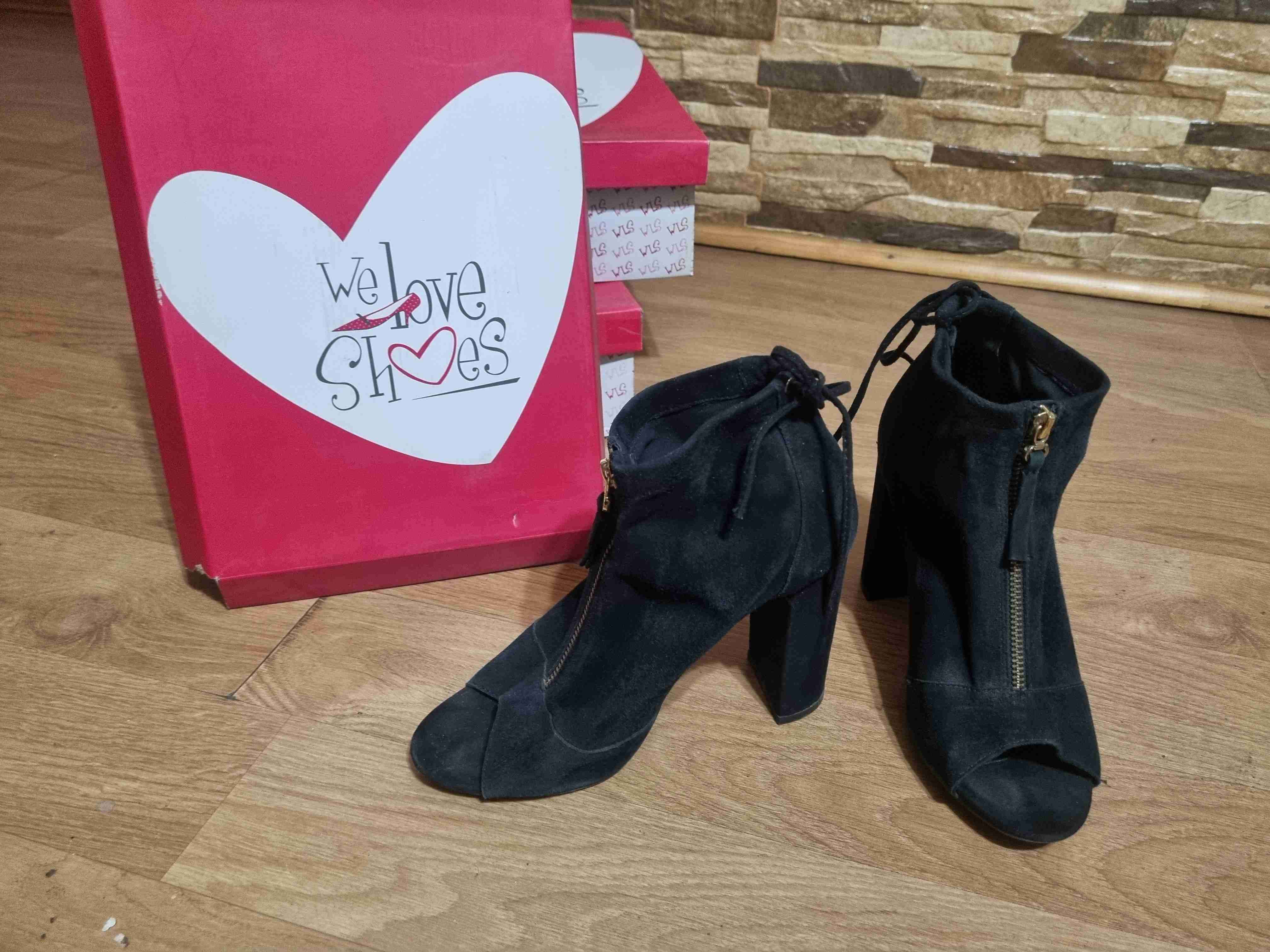 Botines negros altos sin punta