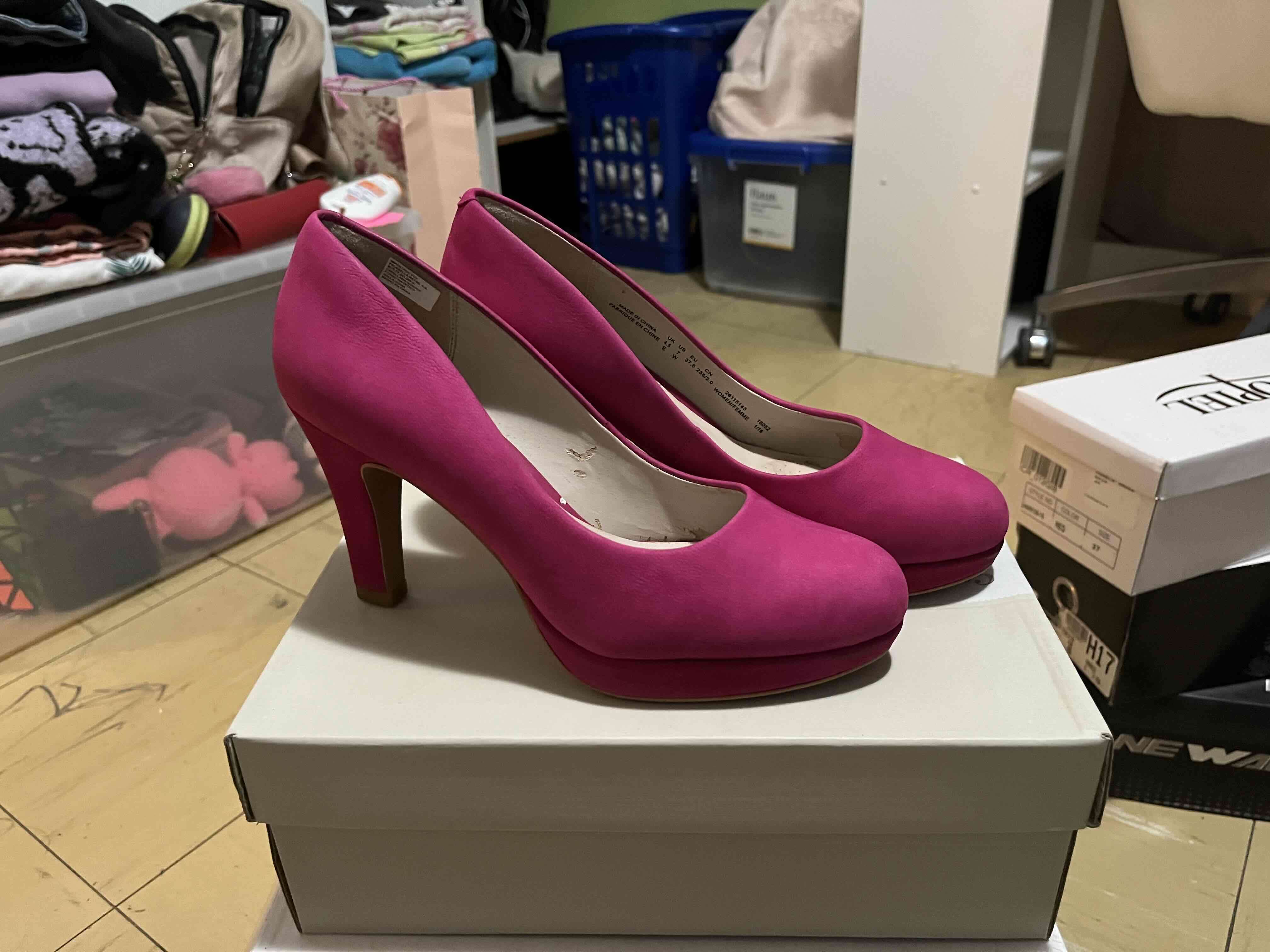 Zapatos de tacón fucsia