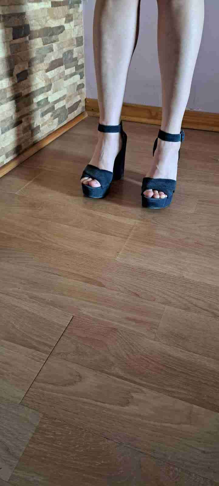 Sandalias negras de tacón alto marca Pollini - miniatura 2