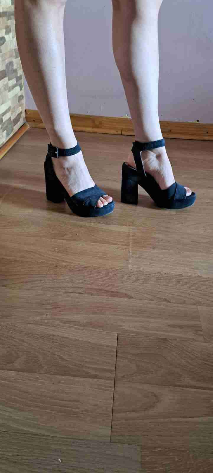 Sandalias negras de tacón alto marca Pollini - miniatura 3