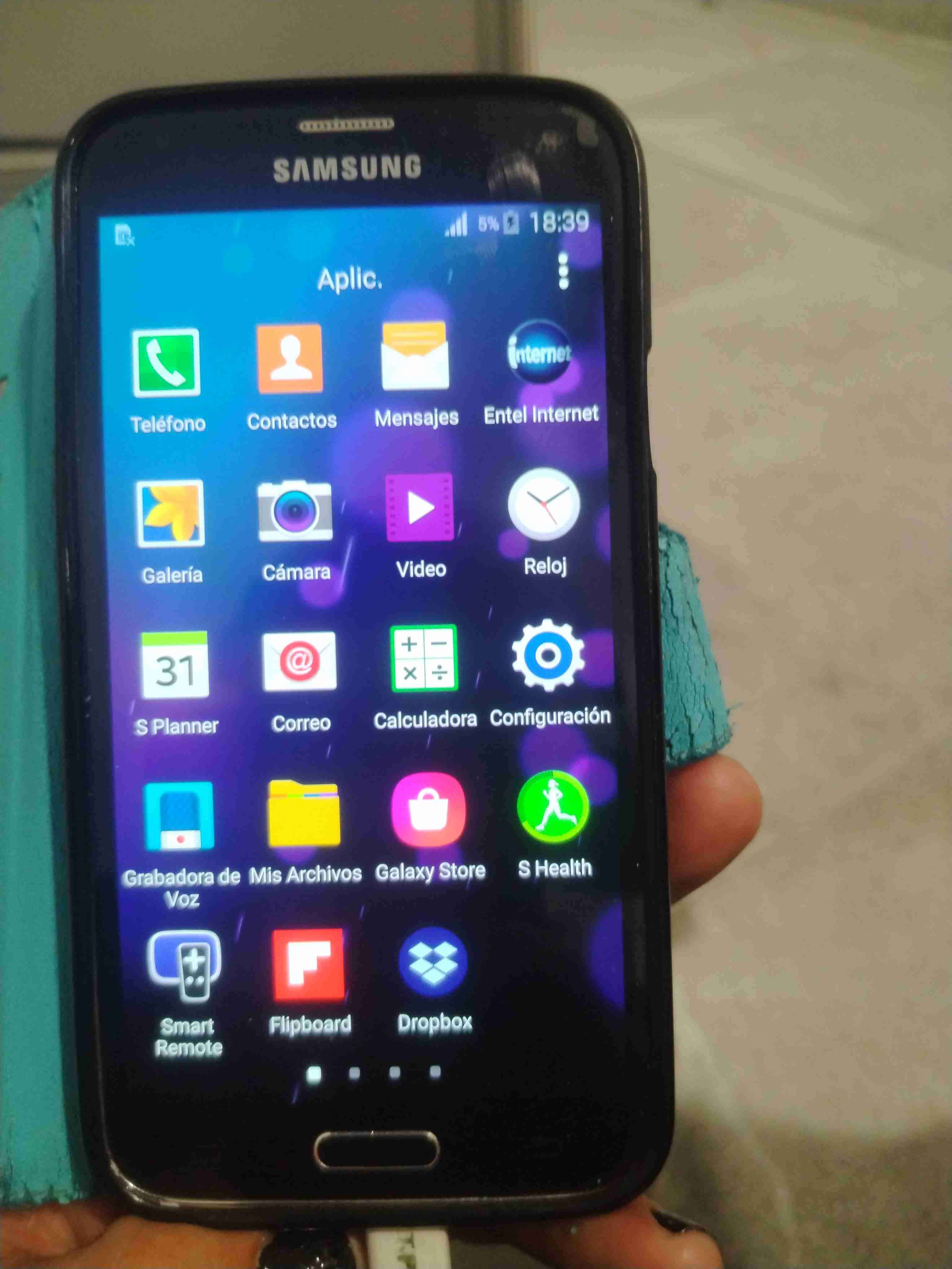 Smartphone Samsung con funda azul - miniatura 4