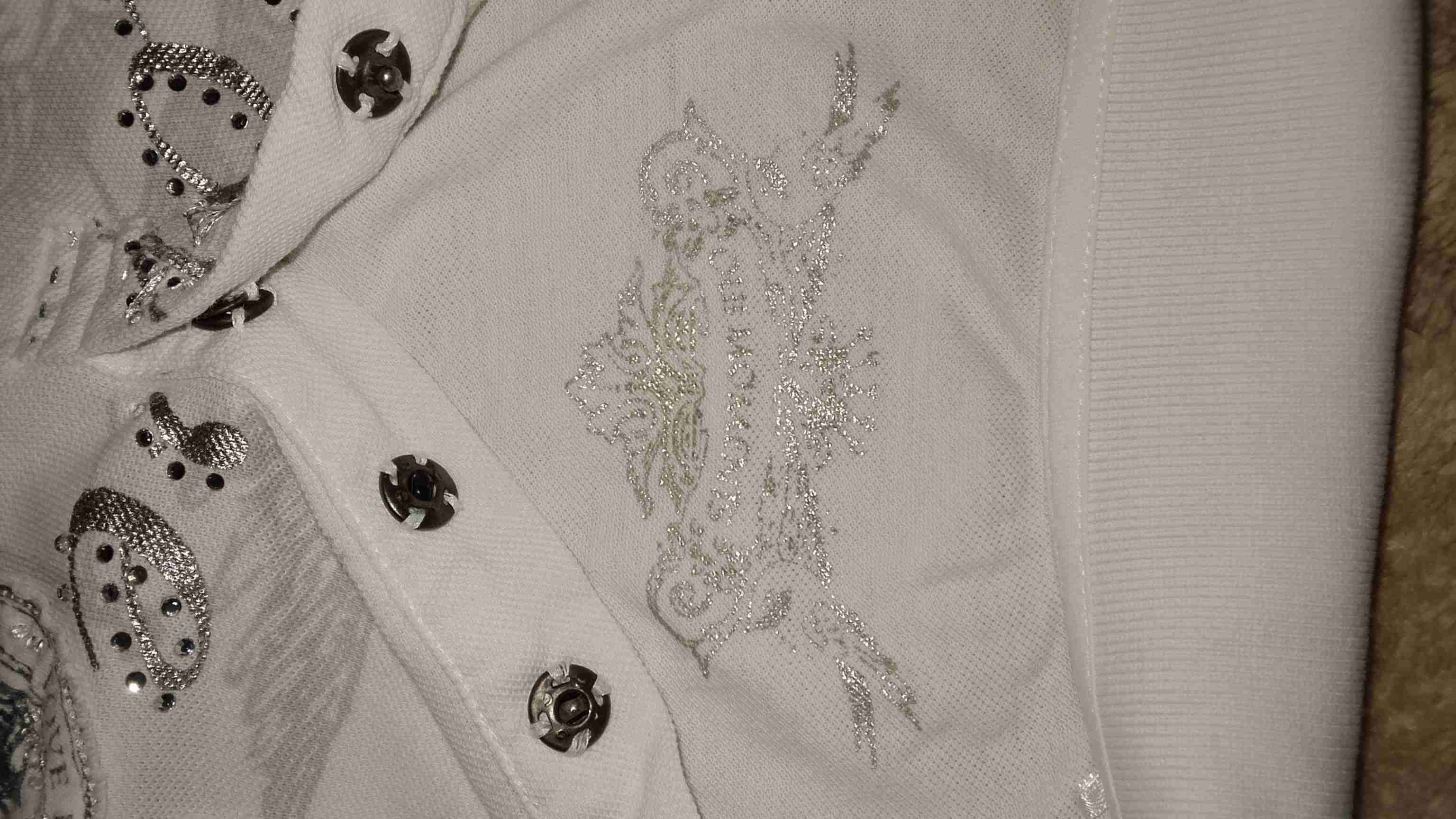 Polera blanca con estampado de corazones - miniatura 3