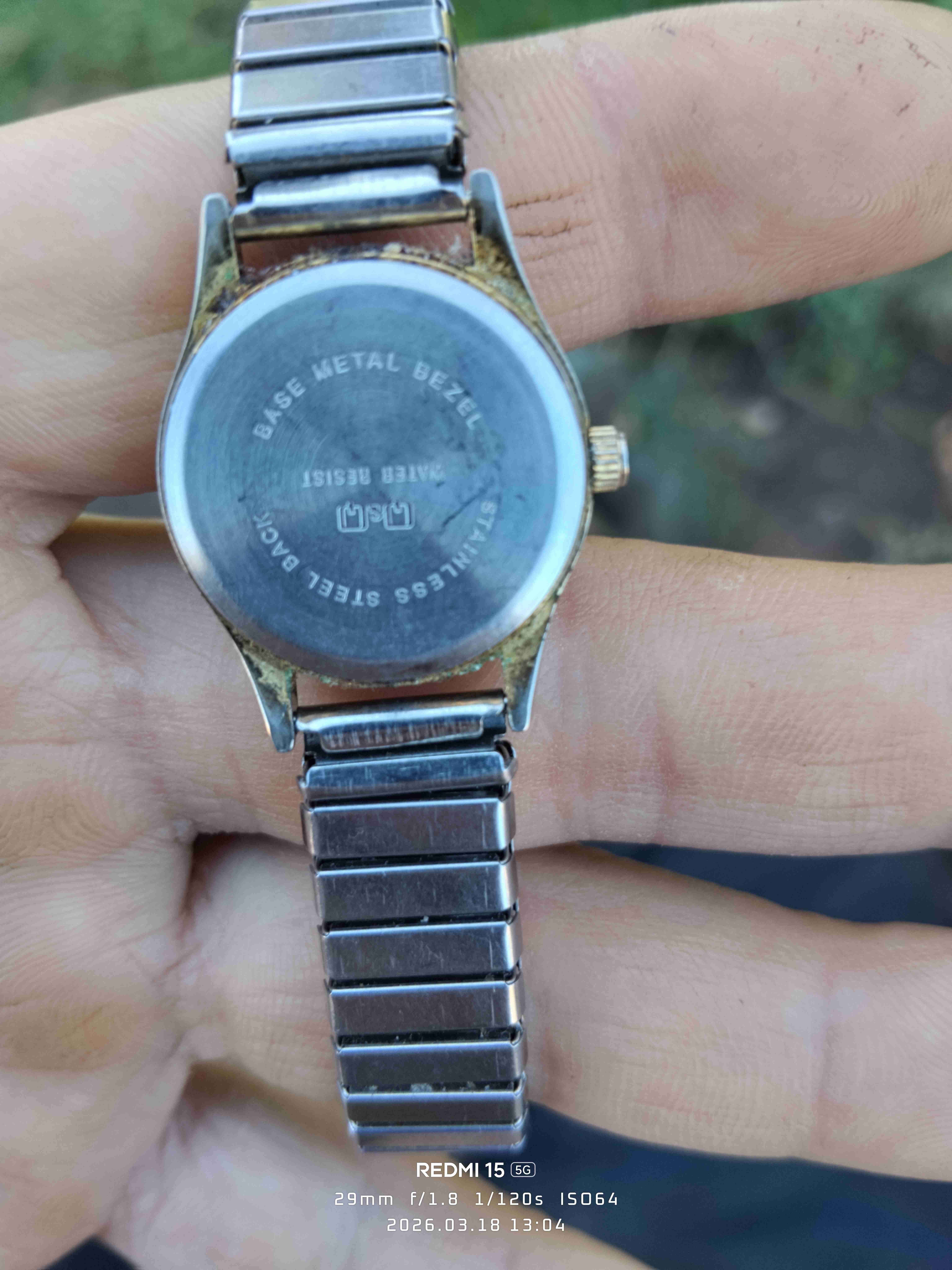 Reloj análogo Q&Q metálico DAMA - miniatura 3