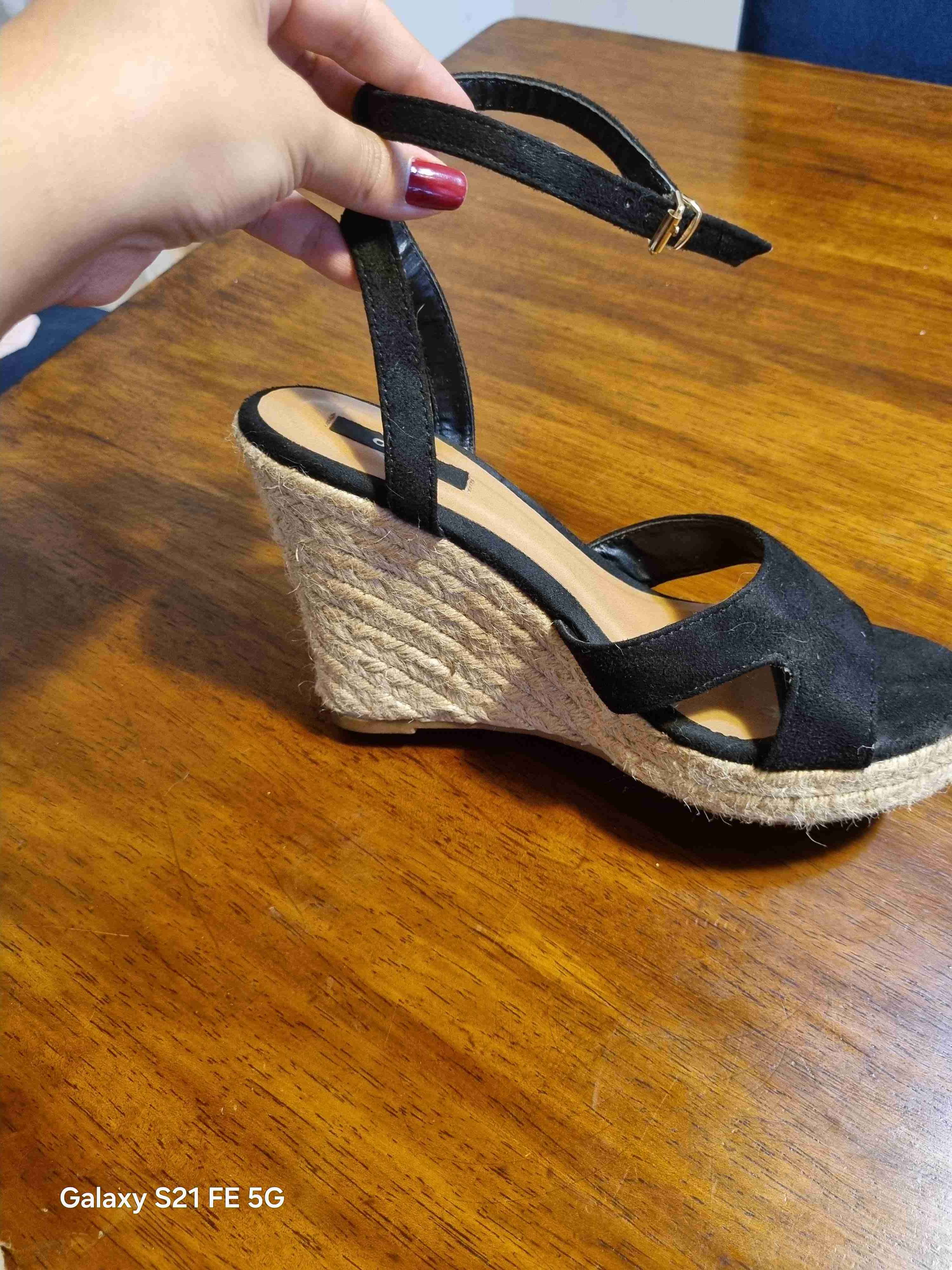 Sandalias negras con plataforma de yute - miniatura 2