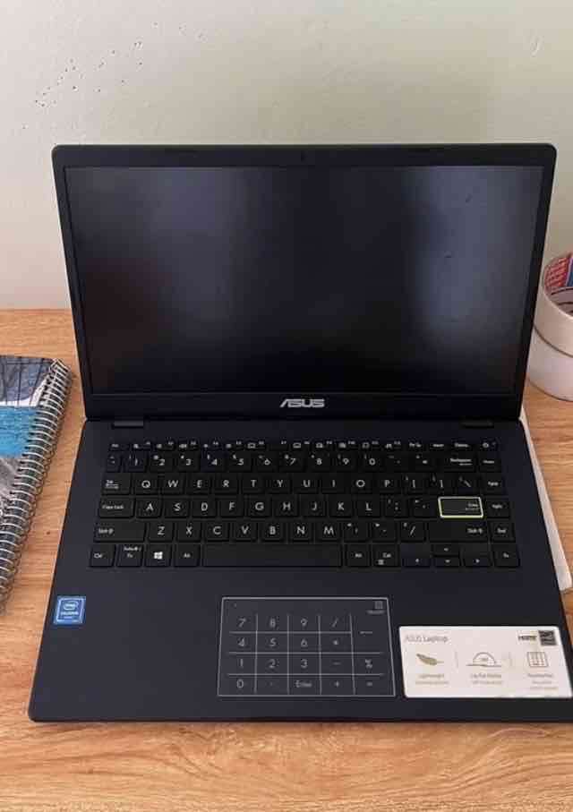 Laptop ASUS 14 pulgadas