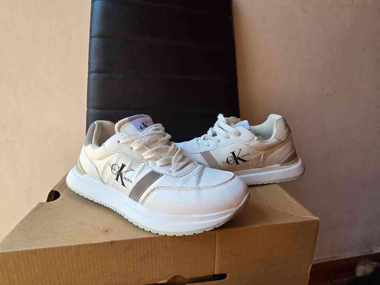 Zapatillas blancas Calvin Klein - miniatura 2