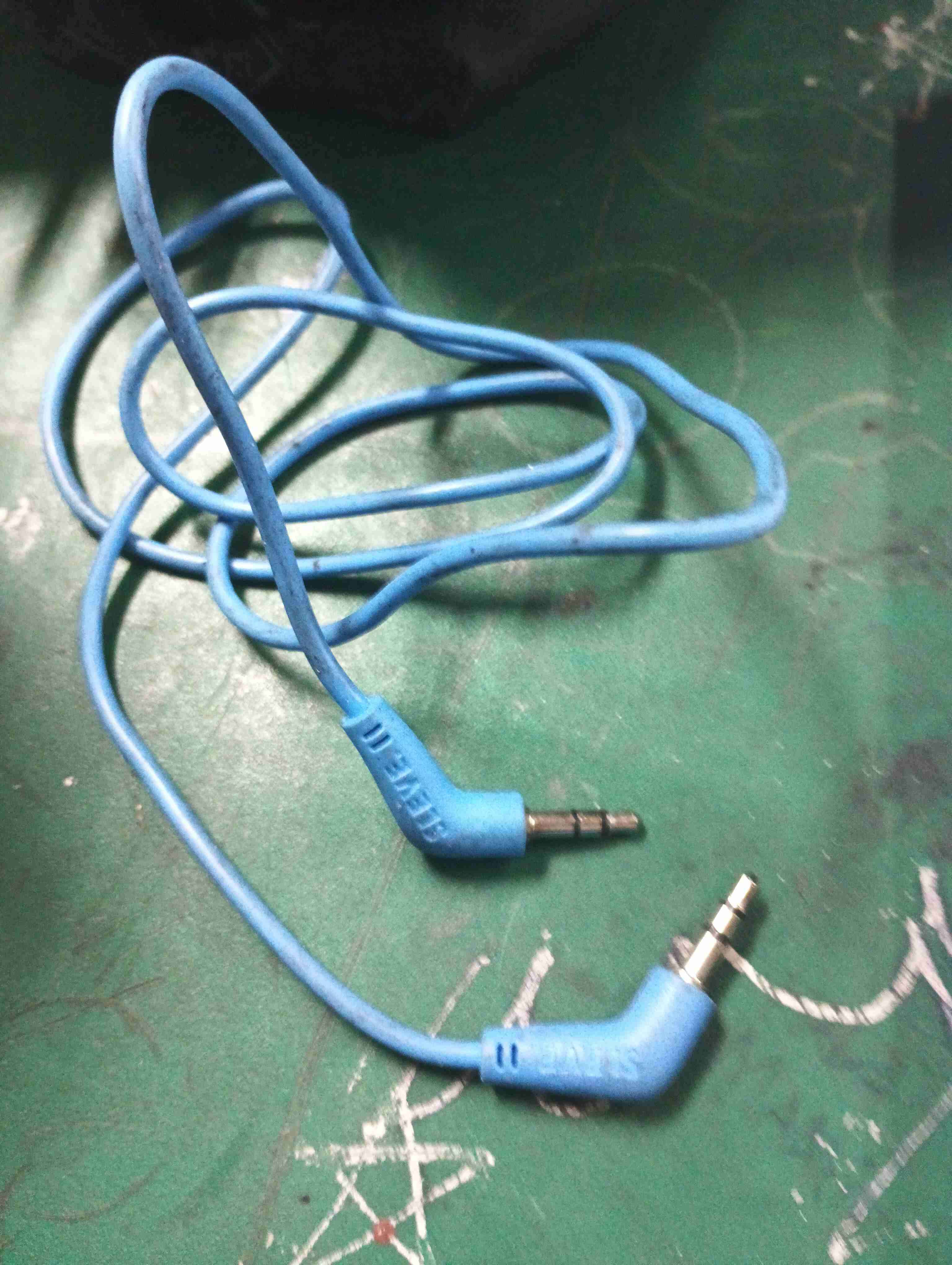 Cable auxiliar azul