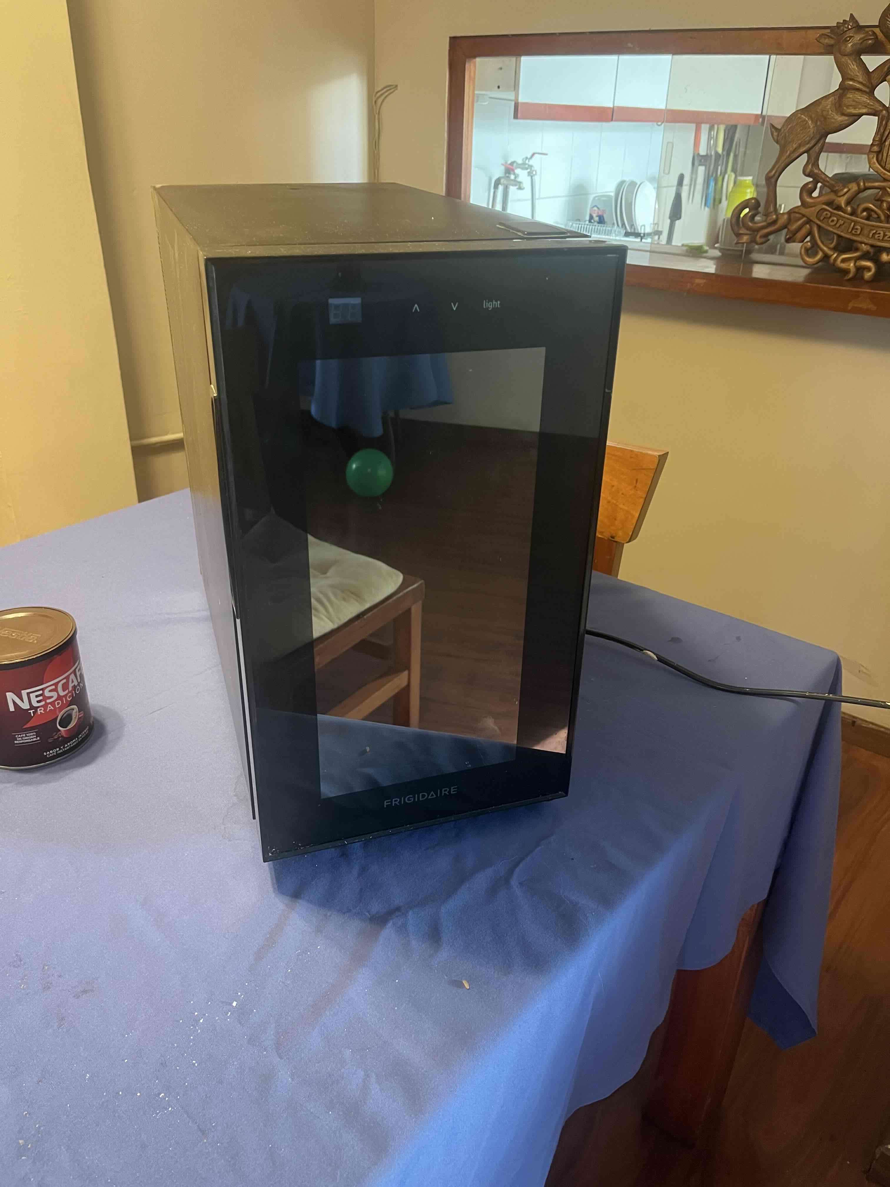 Cava de vinos Frigidaire