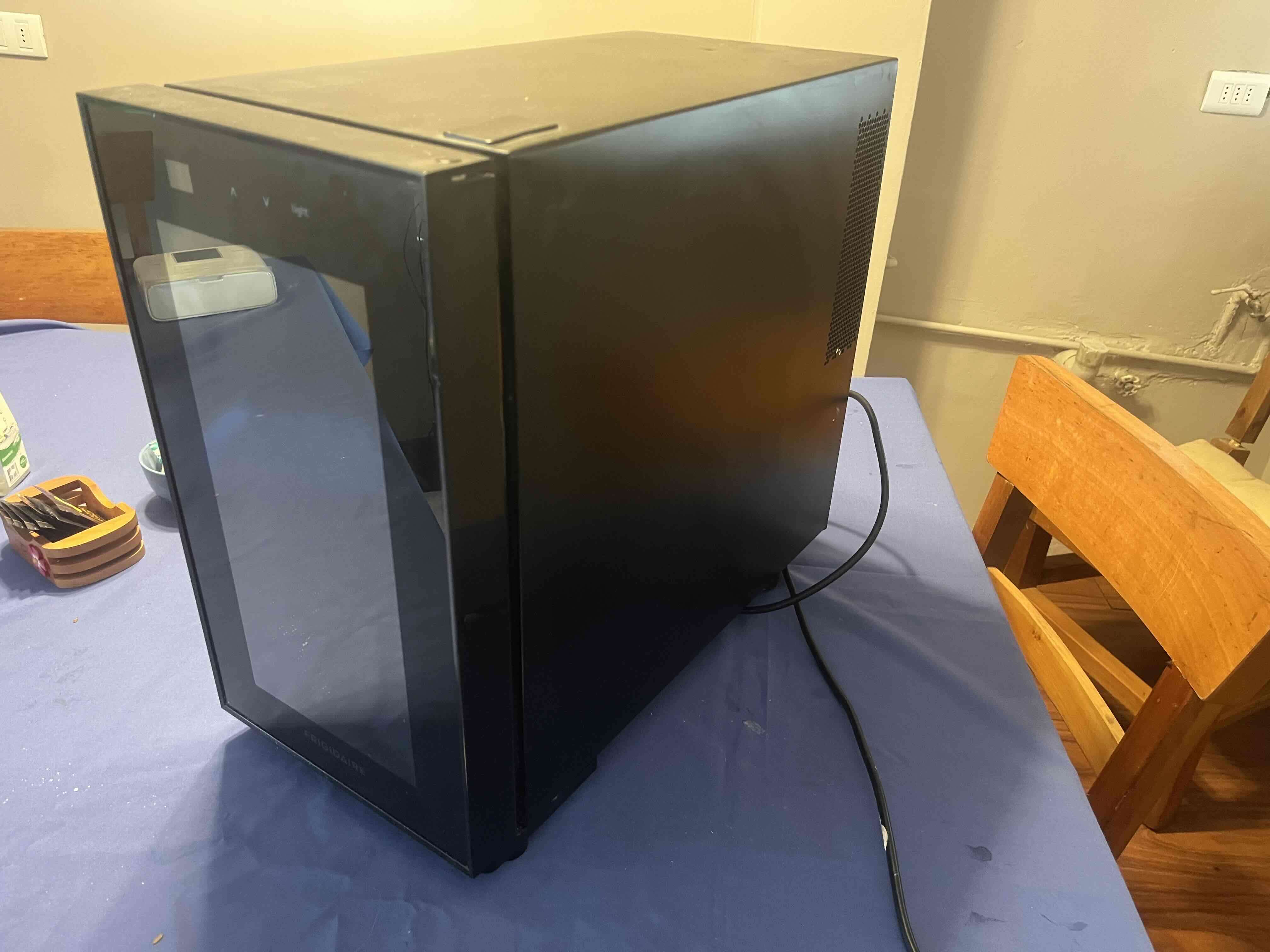 Cava de vinos Frigidaire - miniatura 3