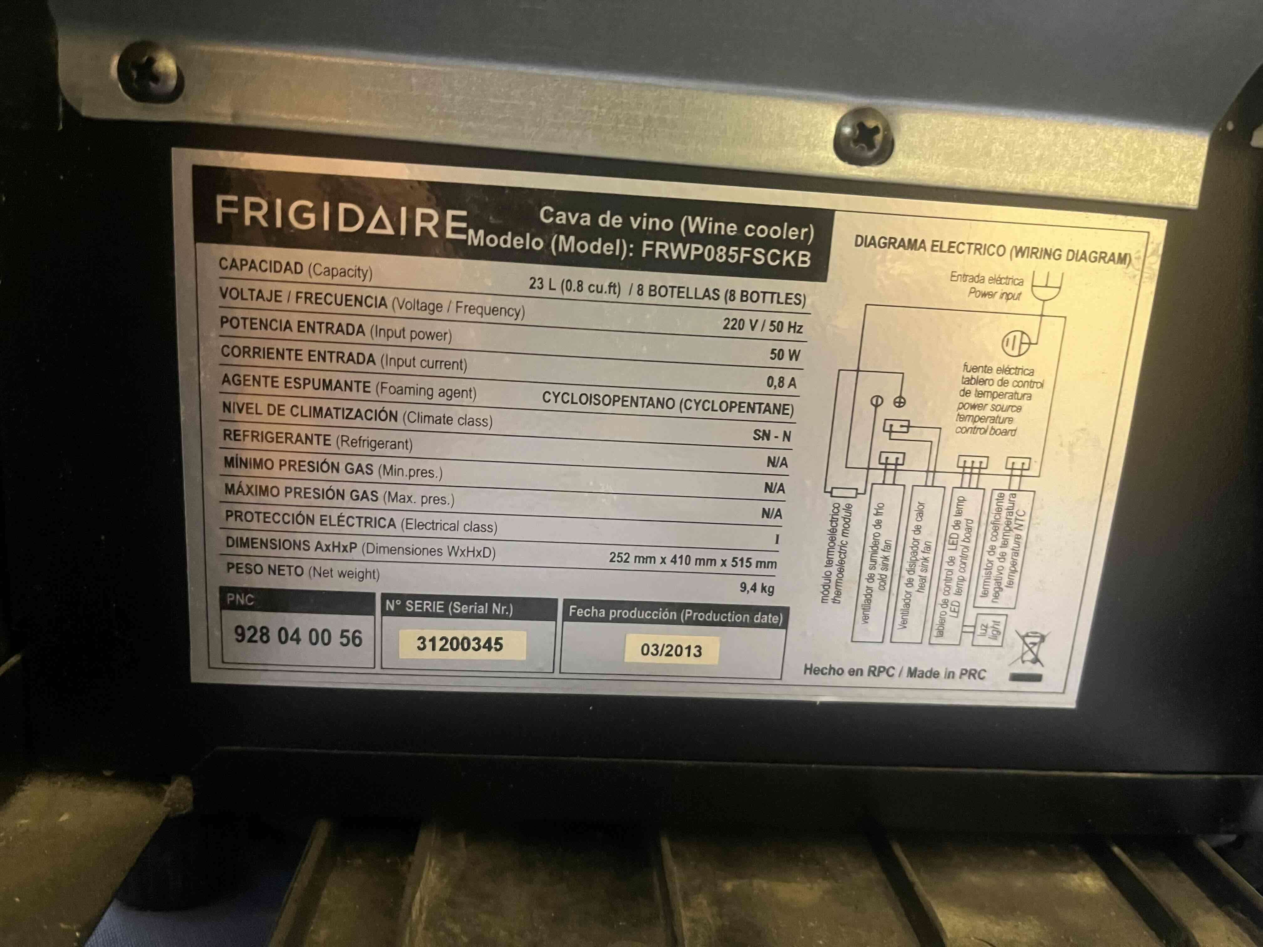 Cava de vinos Frigidaire - miniatura 4